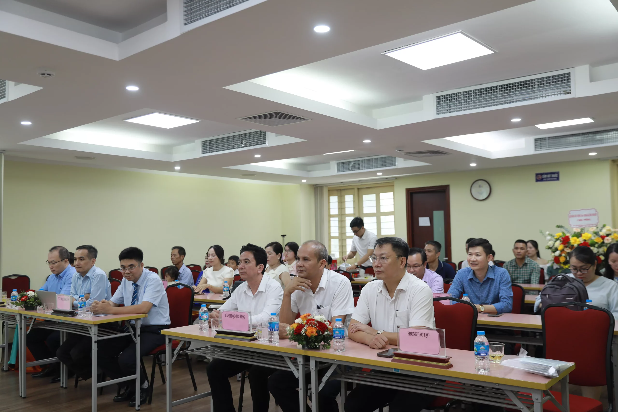 Bảo vệ thành công luận án tiến sĩ về ứng xử chịu xoắn của dầm bê tông cốt thép gia cường bằng FRP kết hợp