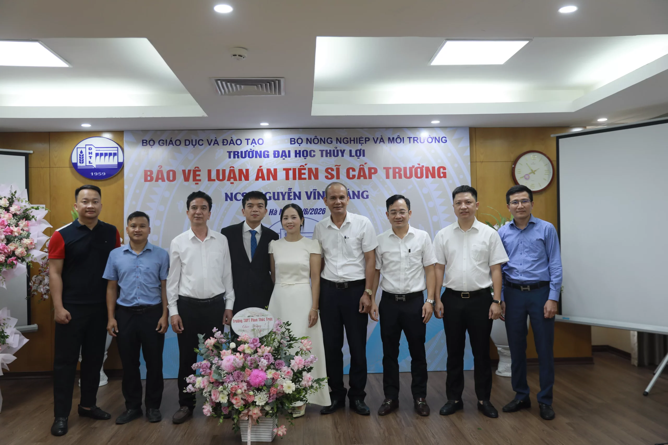 Bảo vệ thành công luận án tiến sĩ về ứng xử chịu xoắn của dầm bê tông cốt thép gia cường bằng FRP kết hợp