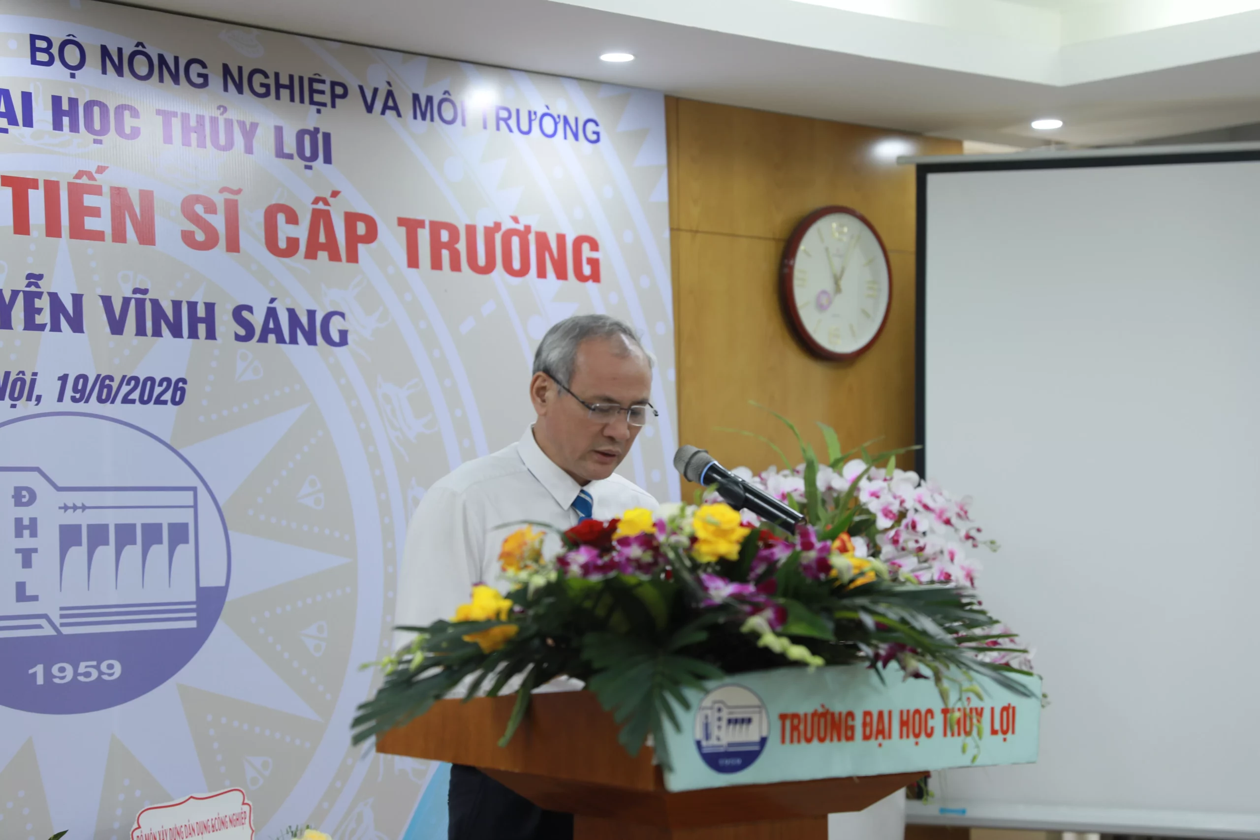 Bảo vệ thành công luận án tiến sĩ về ứng xử chịu xoắn của dầm bê tông cốt thép gia cường bằng FRP kết hợp