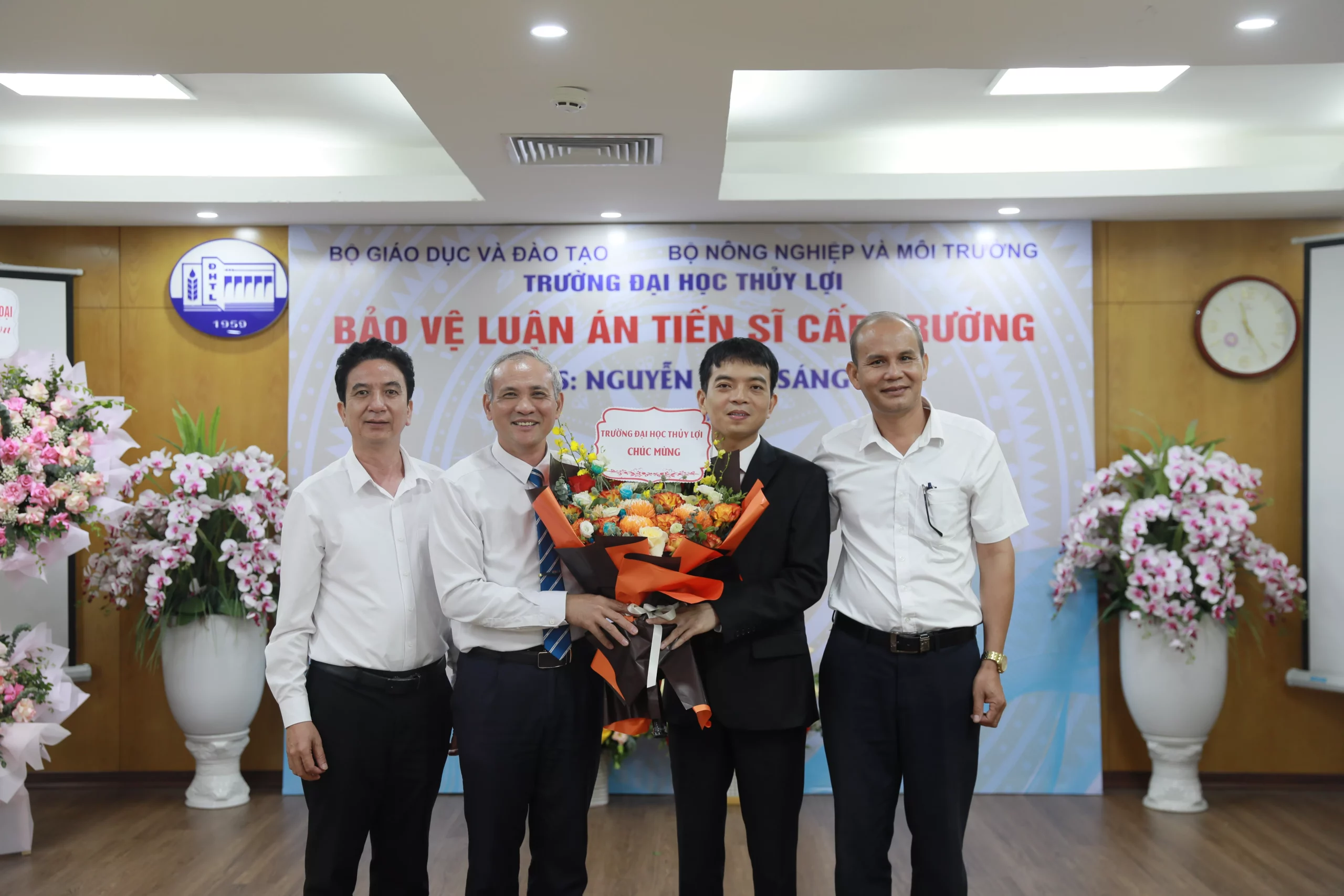 Bảo vệ thành công luận án tiến sĩ về ứng xử chịu xoắn của dầm bê tông cốt thép gia cường bằng FRP kết hợp