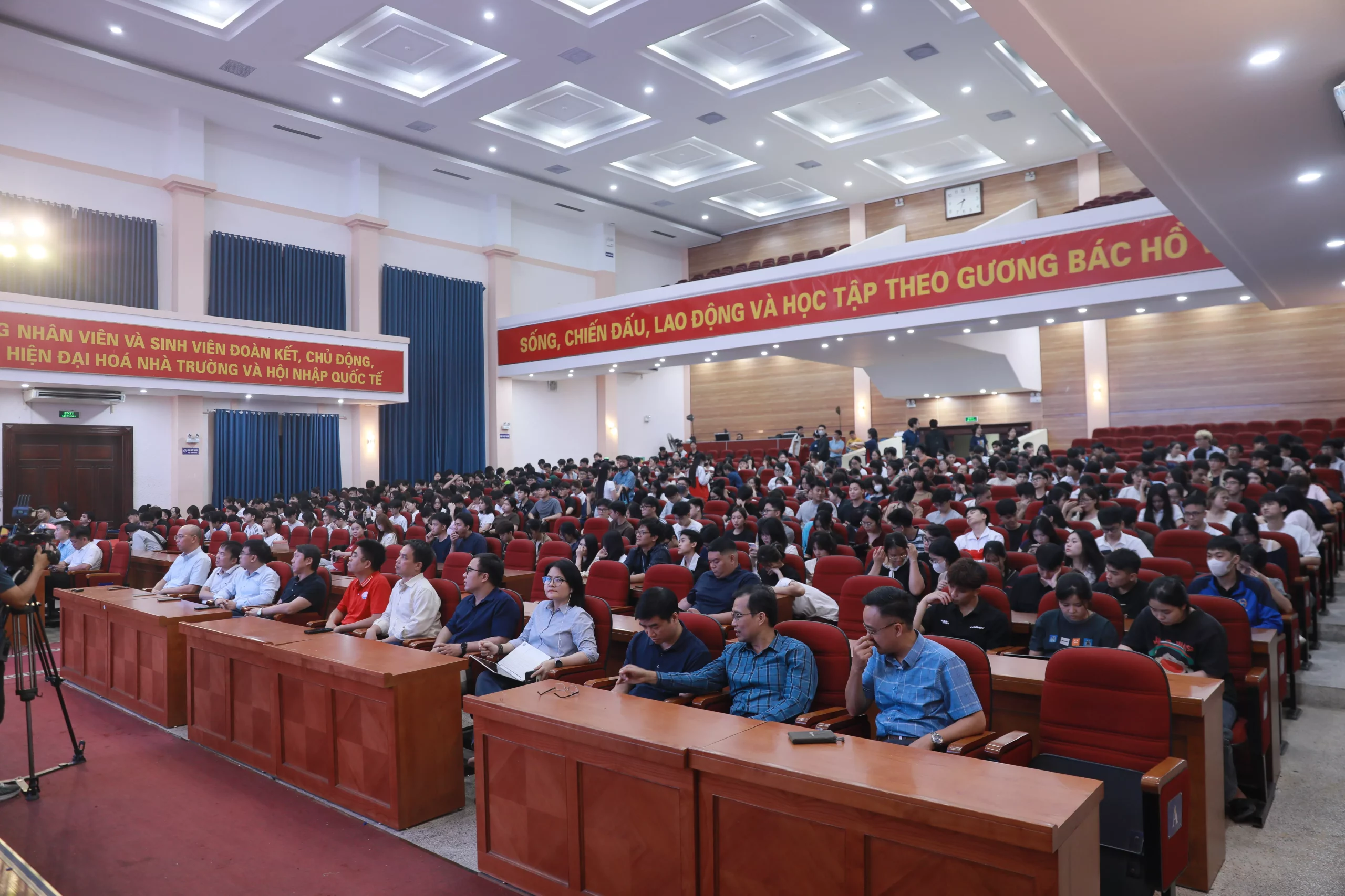 Trang bị kỹ năng công dân số cho sinh viên trong kỷ nguyên số