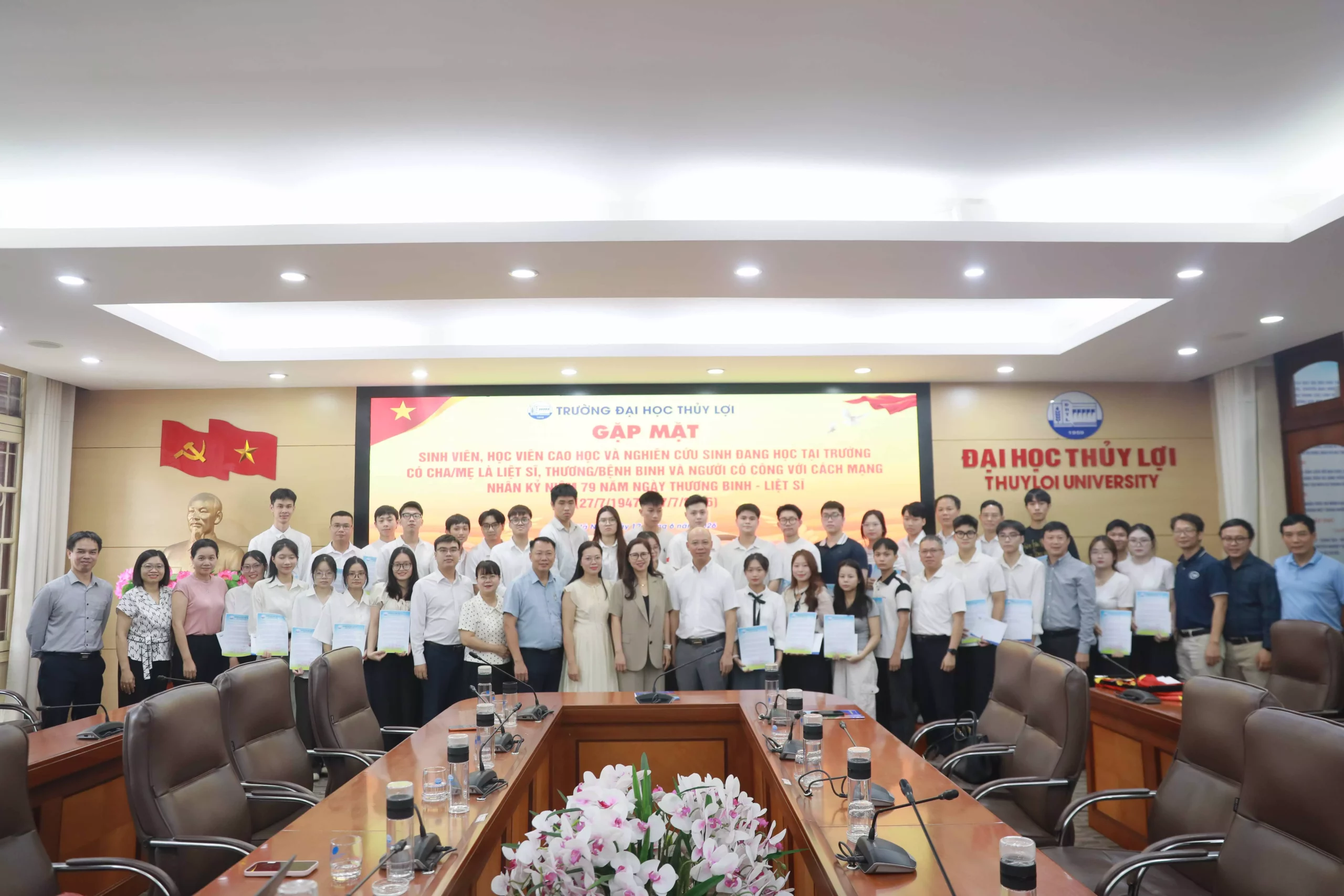 Gặp mặt sinh viên, học viên Cao học và Nghiên cứu sinh đang học tại trường có cha/mẹ là Liệt sĩ, Thương/bệnh binh và Người có công với cách mạng nhân Kỷ niệm 79 năm Ngày Thương binh – Liệt sĩ