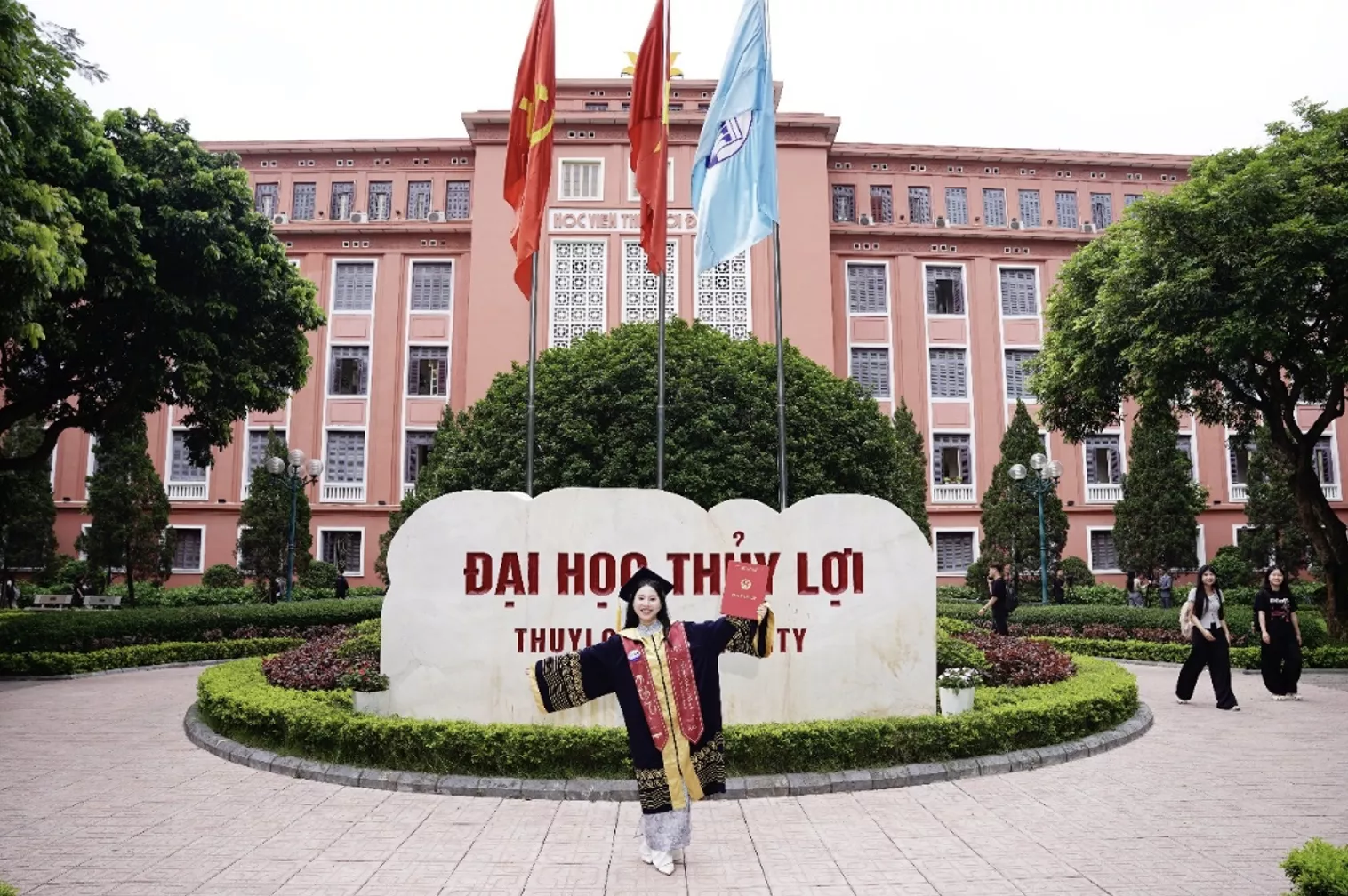 Nữ sinh xinh xắn giỏi toàn khóa, học trước chương trình Thạc sĩ khi đang học đại học, là “hiện tượng” ở ĐH Thủy lợi