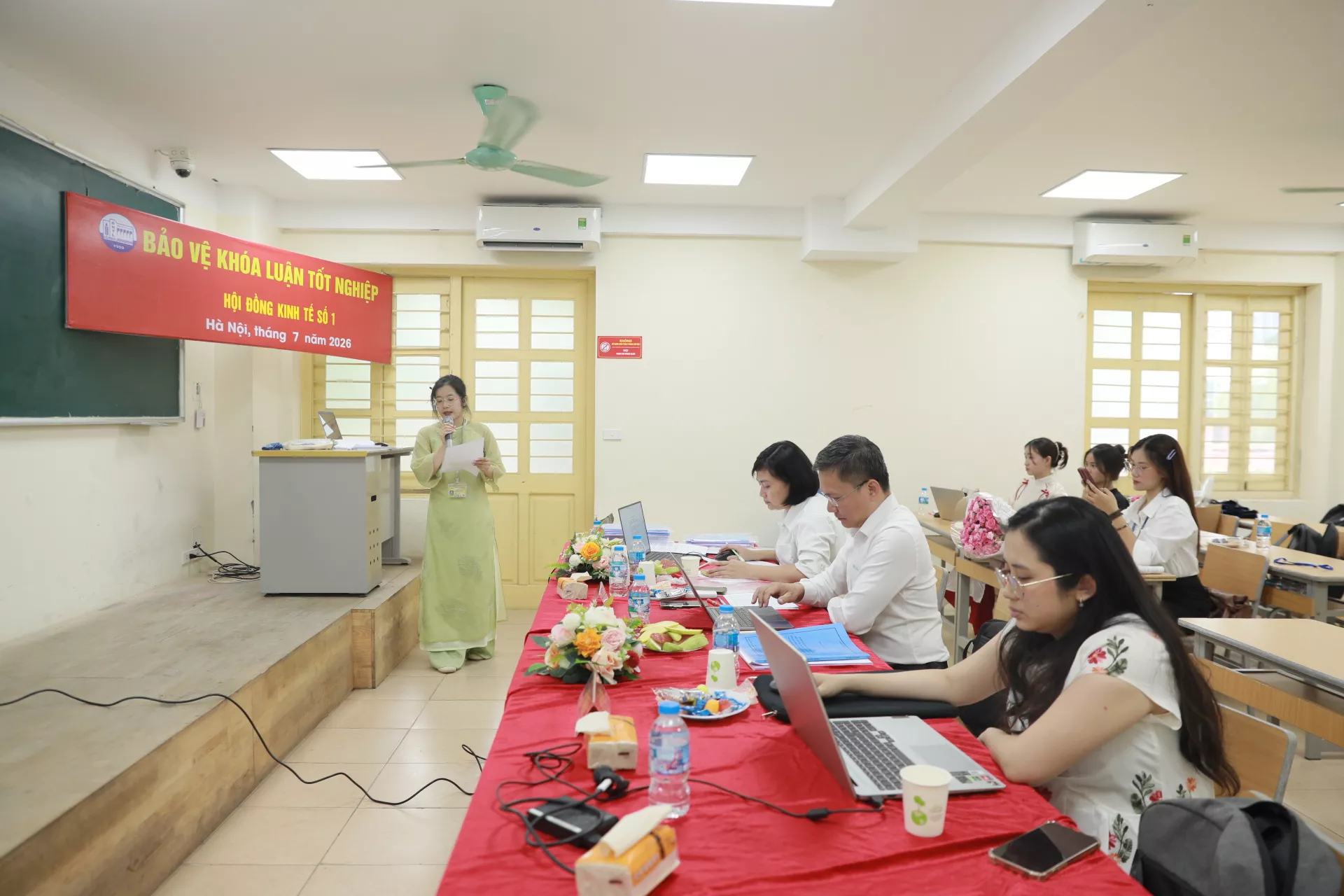 Khóa sinh viên đầu tiên ngành Kinh tế số Trường Đại học Thủy lợi bảo vệ tốt nghiệp