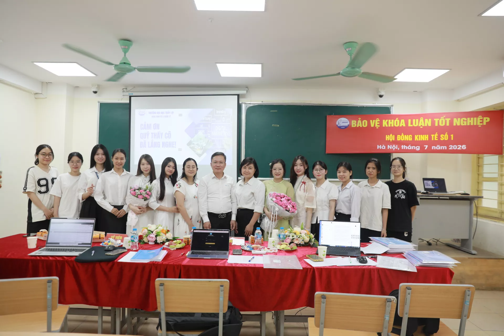 Khóa sinh viên đầu tiên ngành Kinh tế số Trường Đại học Thủy lợi bảo vệ tốt nghiệp