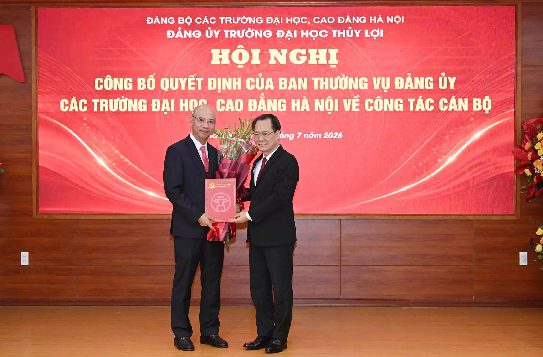 Hội nghị công bố Quyết định của Ban thường vụ Đảng ủy các trường Đại học, Cao đẳng Hà Nội về công tác cán bộ