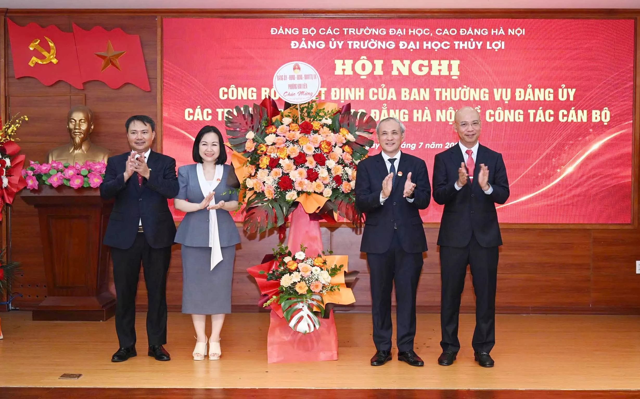 Hội nghị công bố Quyết định của Ban thường vụ Đảng ủy các trường Đại học, Cao đẳng Hà Nội về công tác cán bộ