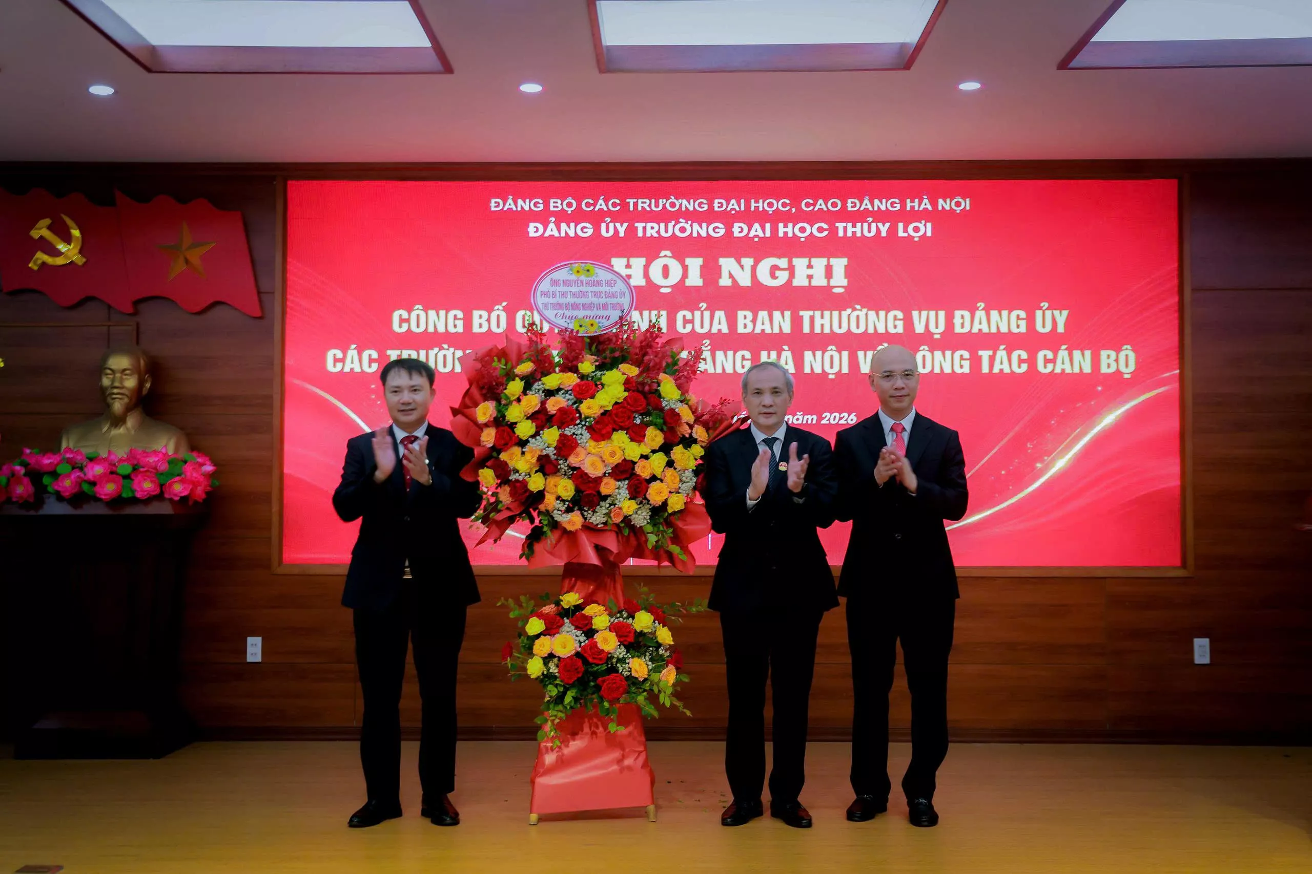 Hội nghị công bố Quyết định của Ban thường vụ Đảng ủy các trường Đại học, Cao đẳng Hà Nội về công tác cán bộ