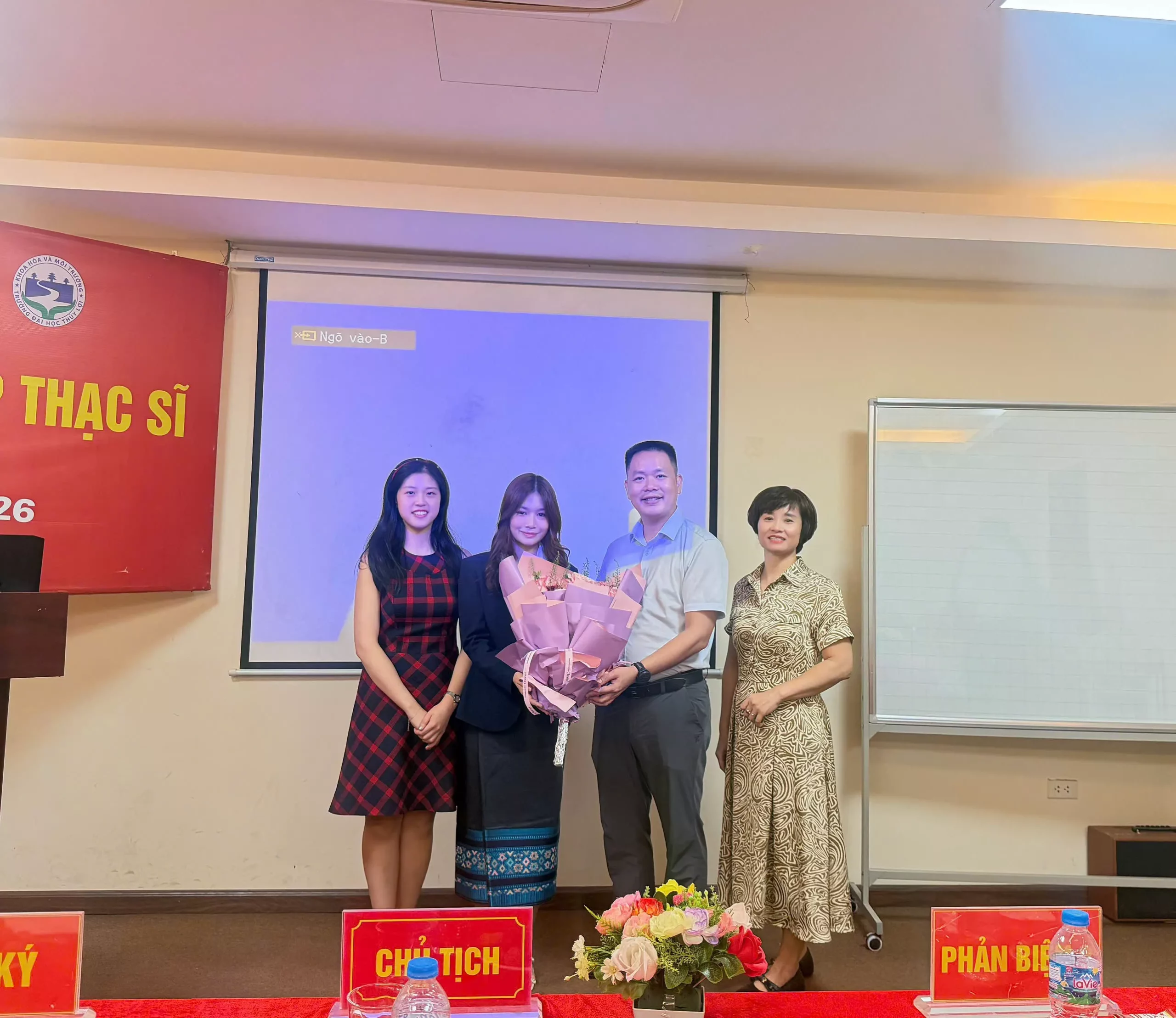 Lưu học sinh Lào bảo vệ thành công Đề án tốt nghiệp thạc sĩ tại Trường Đại học Thủy lợi