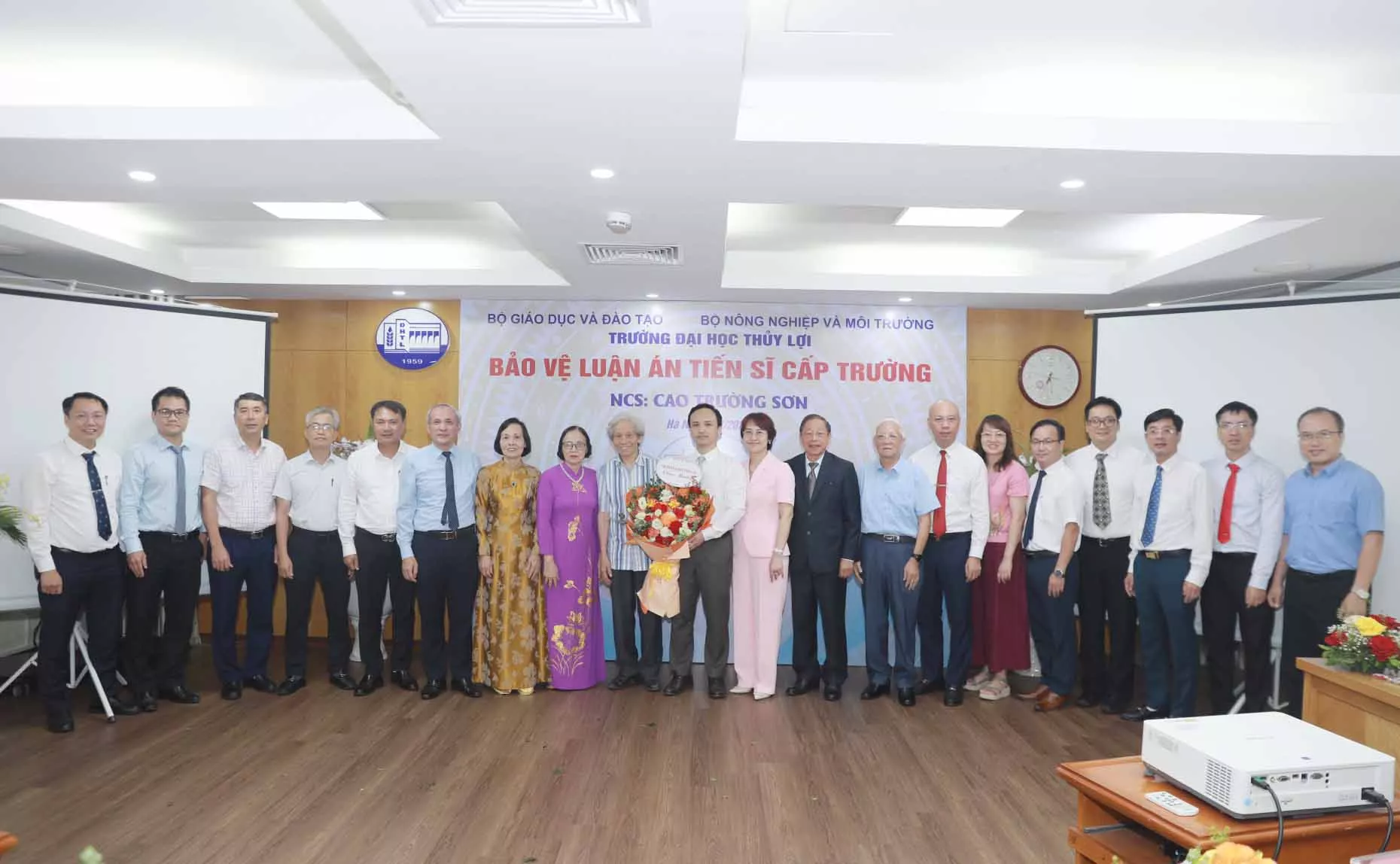 Trường Đại học Thủy lợi tổ chức bảo vệ Luận án tiến sĩ cấp Trường cho nghiên cứu sinh Cao Trường Sơn