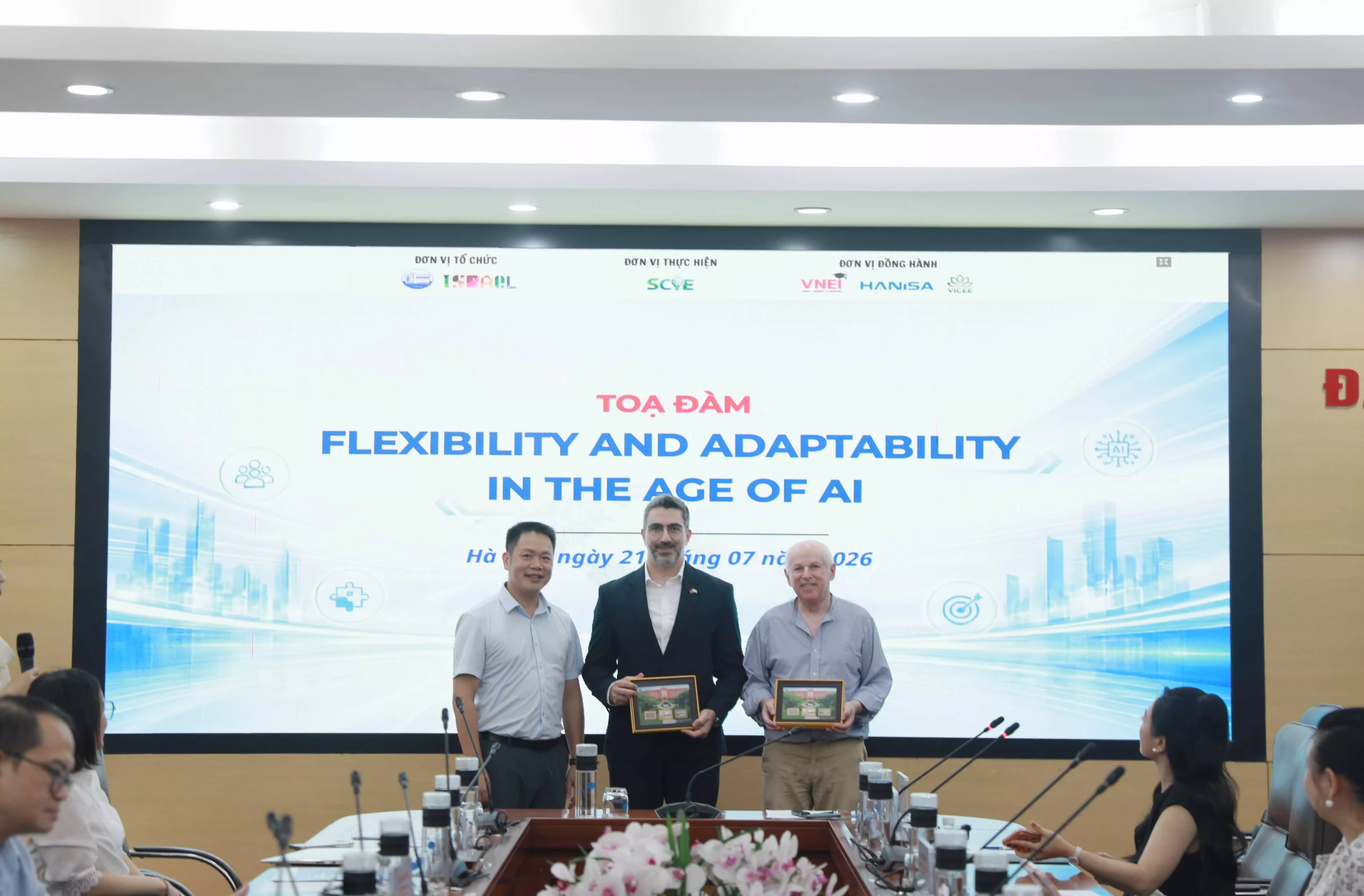Trường Đại học Thủy lợi tổ chức tọa đàm quốc tế về năng lực thích ứng trong kỷ nguyên AI
