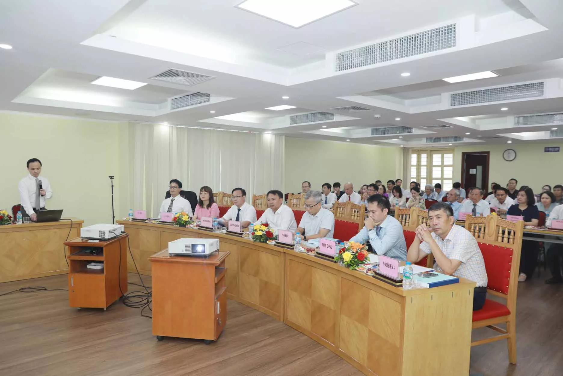 Trường Đại học Thủy lợi tổ chức bảo vệ Luận án tiến sĩ cấp Trường cho nghiên cứu sinh Cao Trường Sơn