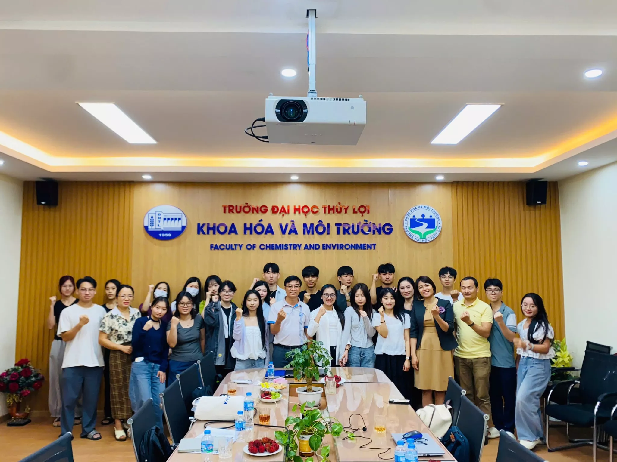 Sinh viên Đại học Chosun trải nghiệm học tập và thực hành Công nghệ sinh học tại Trường Đại học Thủy lợi