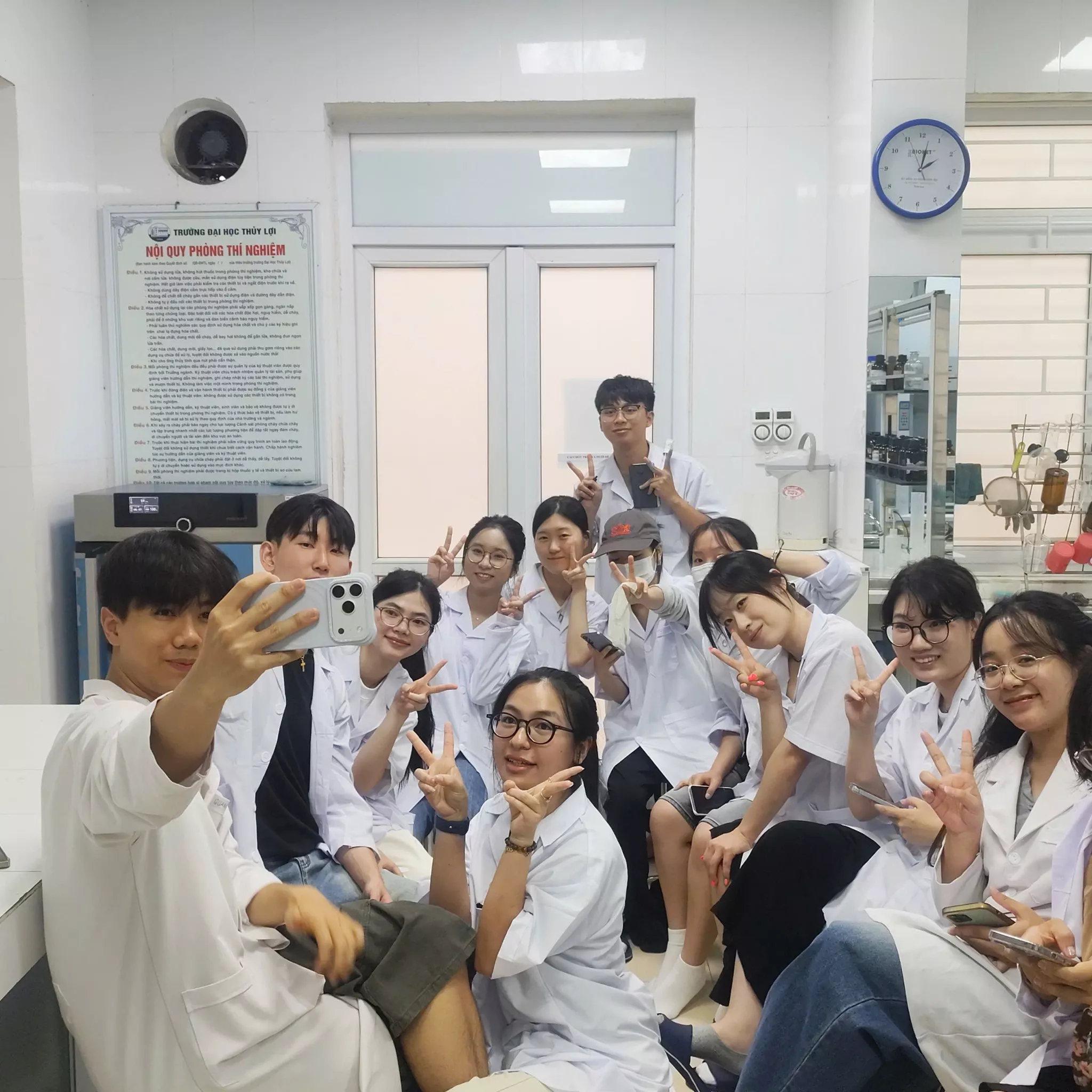 Sinh viên Đại học Chosun trải nghiệm học tập và thực hành Công nghệ sinh học tại Trường Đại học Thủy lợi