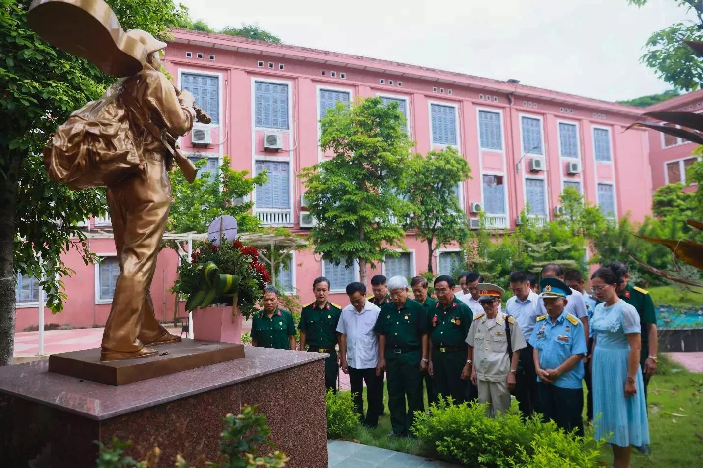 Hành trình tri ân từ mái trường đến những miền đất thiêng 
