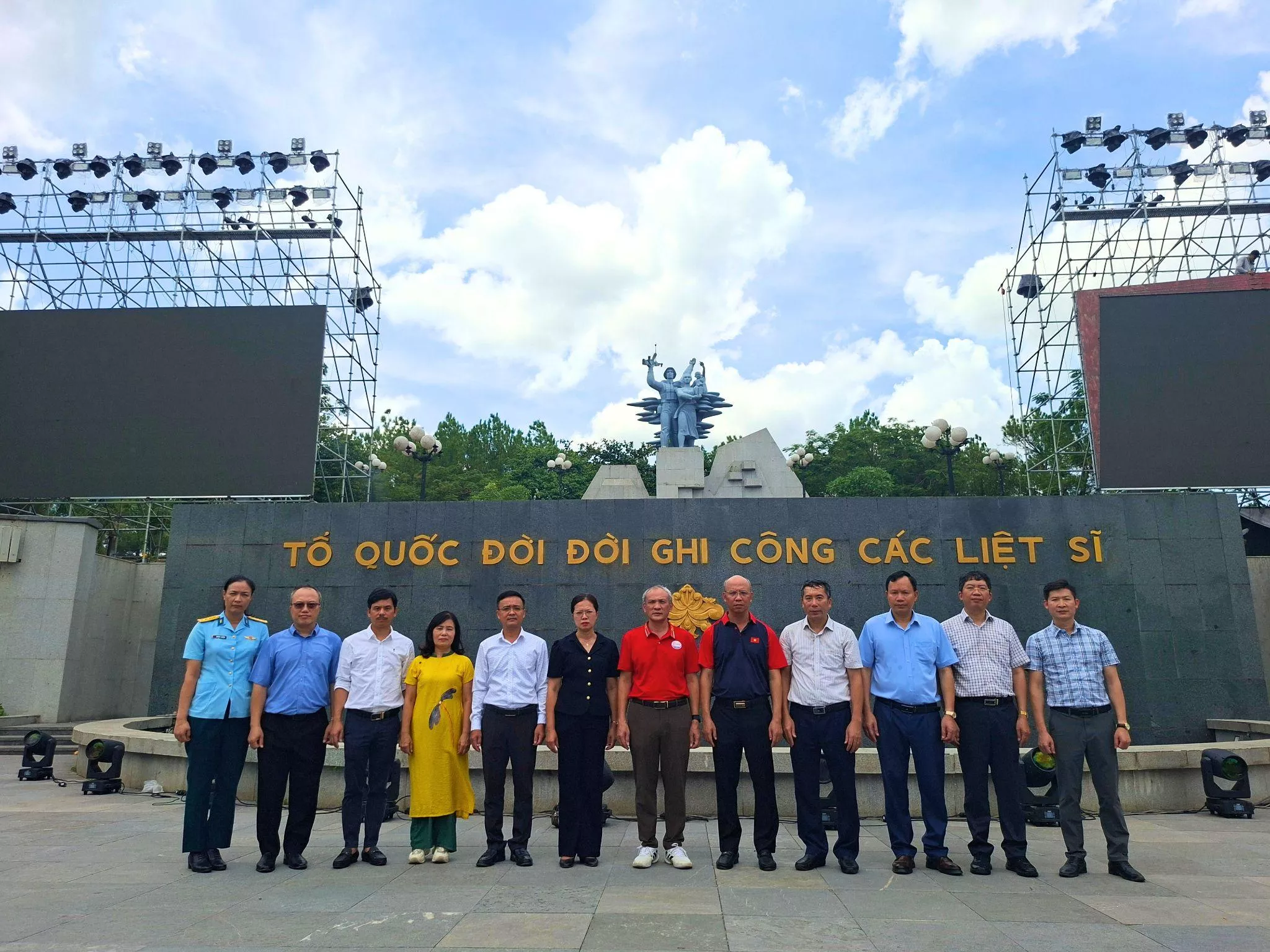 Hành trình tri ân từ mái trường đến những miền đất thiêng 