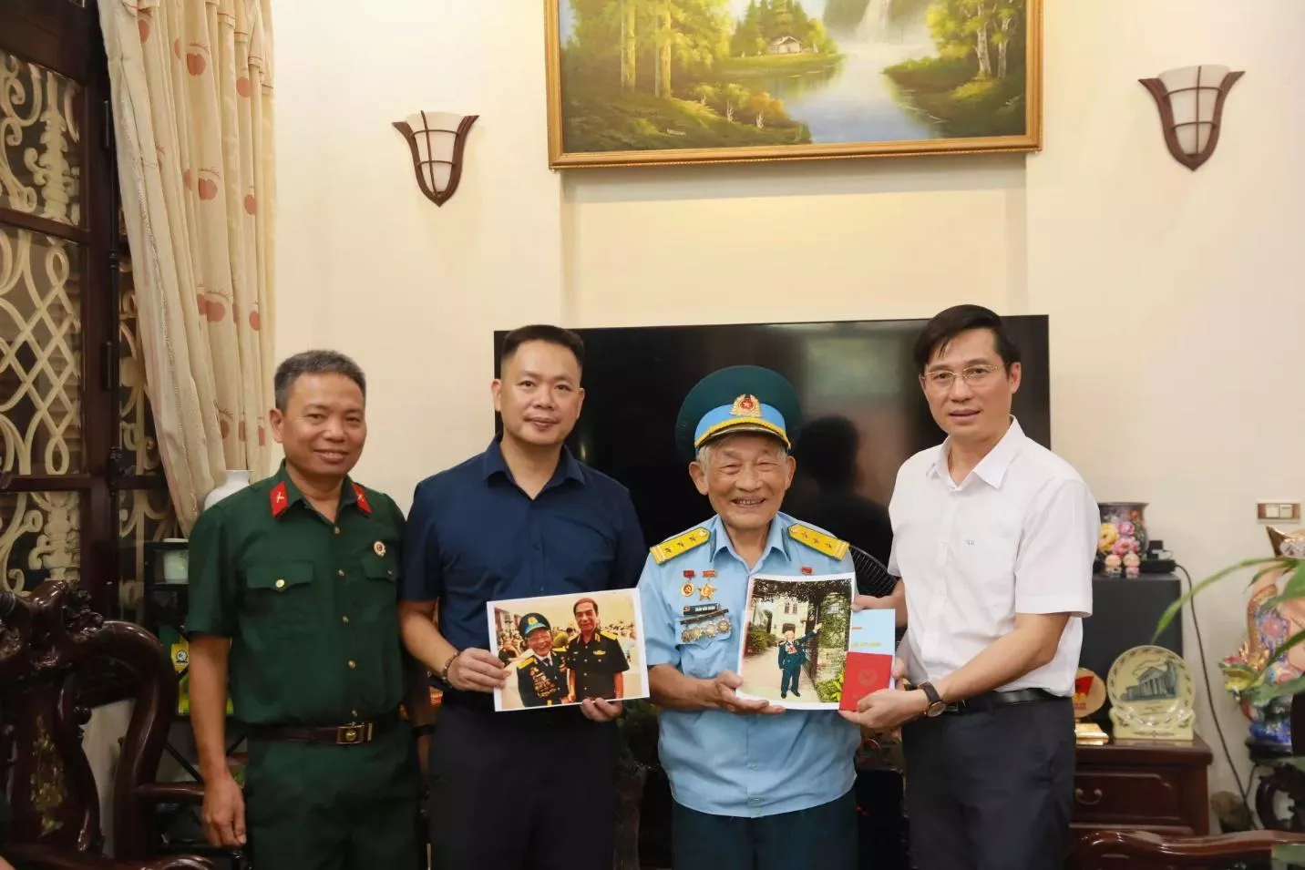 Hành trình tri ân từ mái trường đến những miền đất thiêng 