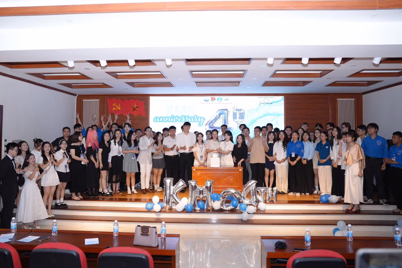 Nữ đảng viên trẻ và hành trình rèn luyện từ giảng đường đến sân khấu