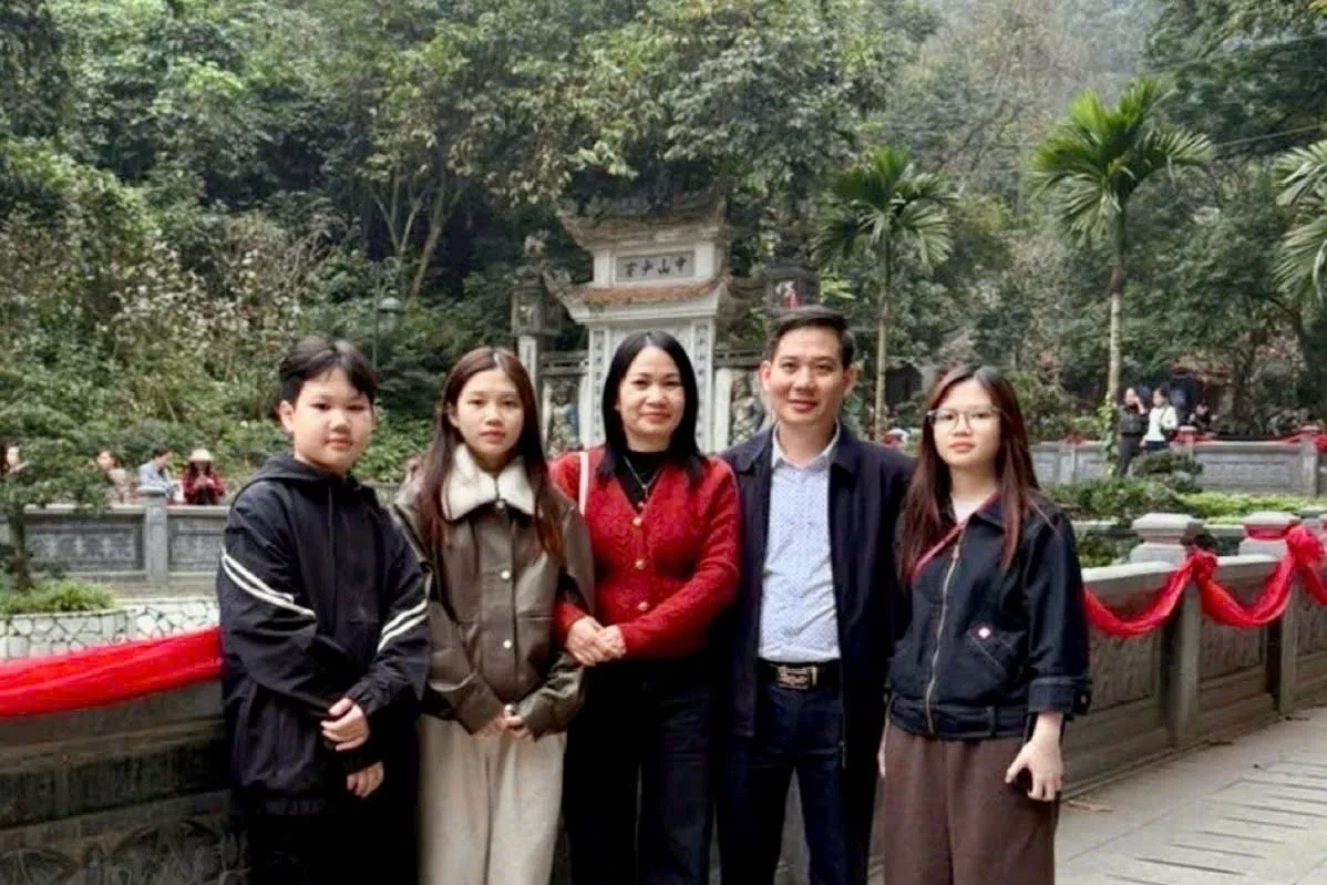 Tiếp nối truyền thống từ mái trường Thủy lợi: Hai chị em sinh đôi cùng trở thành đảng viên