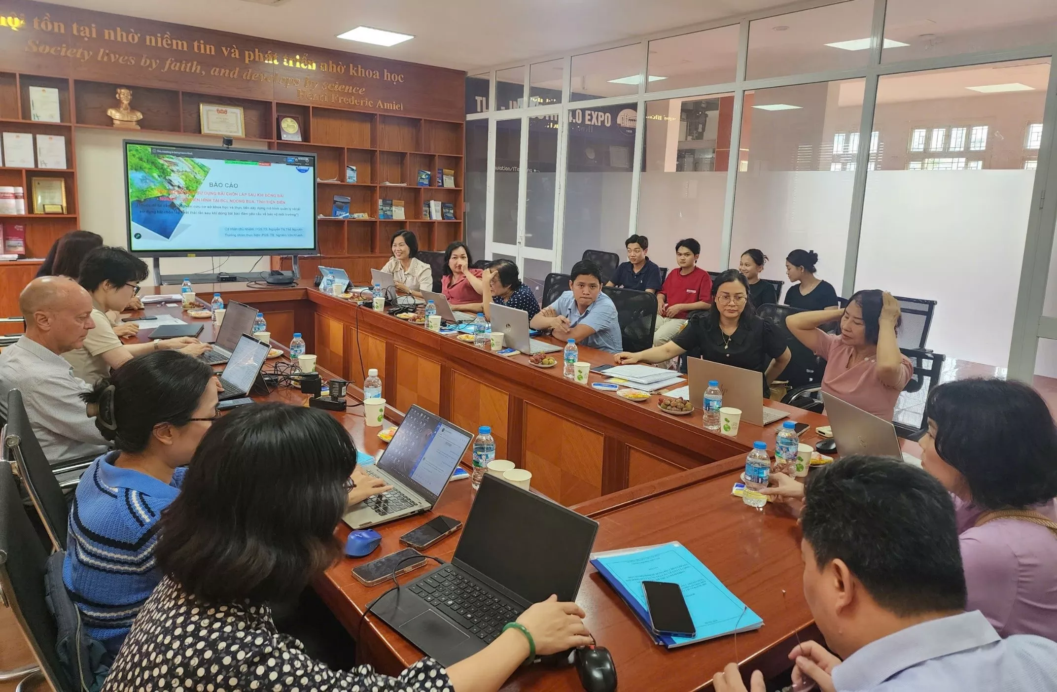 Hội thảo khoa học về mô hình tái sử dụng bãi chôn lấp chất thải rắn sau khi đóng bãi