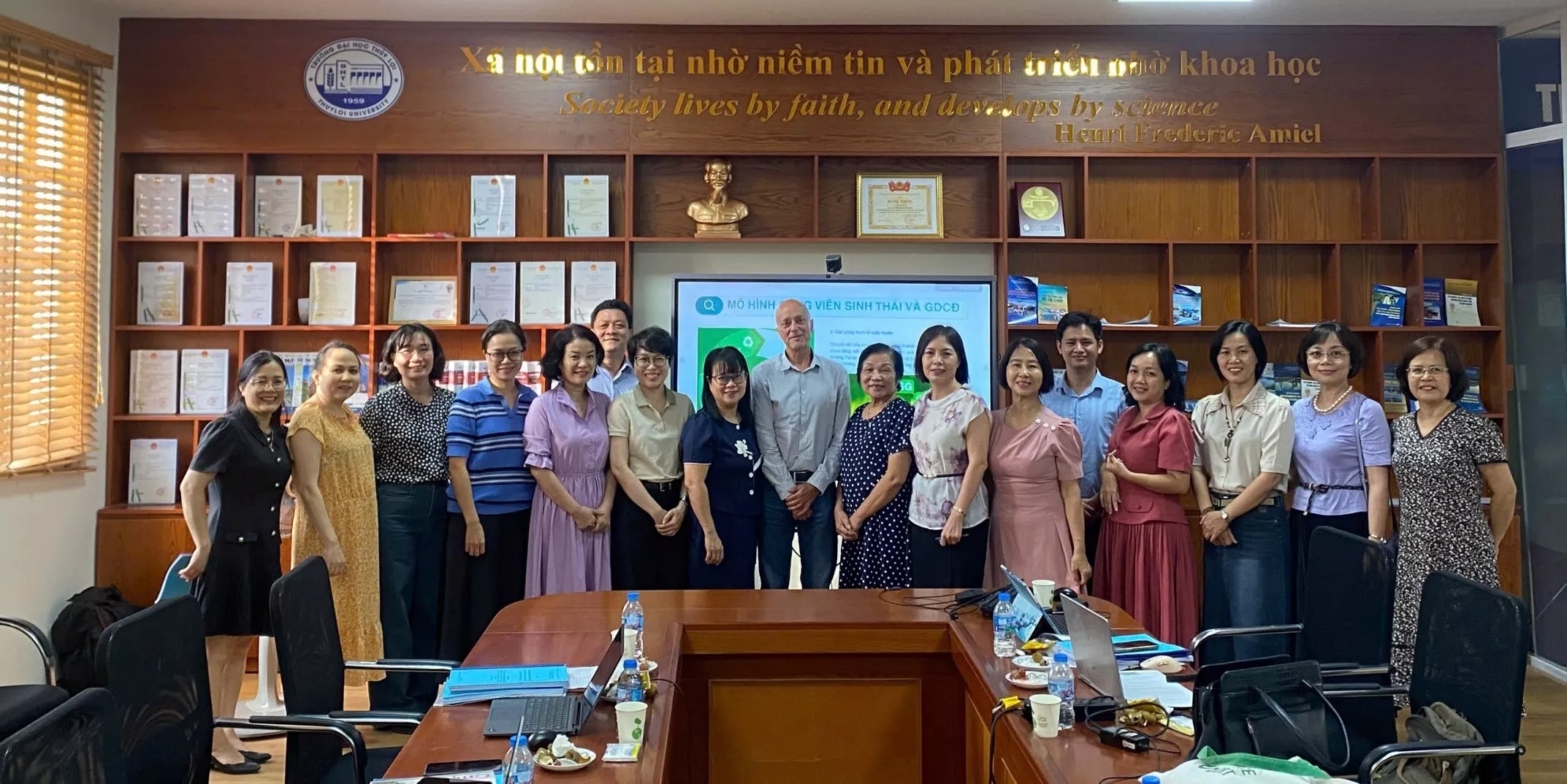 Hội thảo khoa học về mô hình tái sử dụng bãi chôn lấp chất thải rắn sau khi đóng bãi