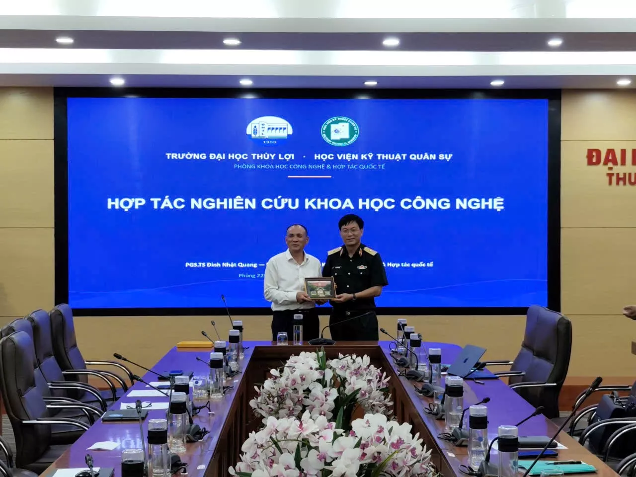 Trường Đại học Thủy lợi và Học viện Kỹ thuật Quân sự trao đổi các hướng hợp tác nghiên cứu, dự án quốc tế và đào tạo