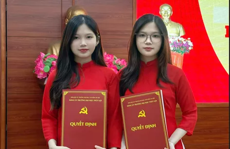 Tiếp nối truyền thống từ mái trường Thủy lợi: Hai chị em sinh đôi cùng trở thành đảng viên