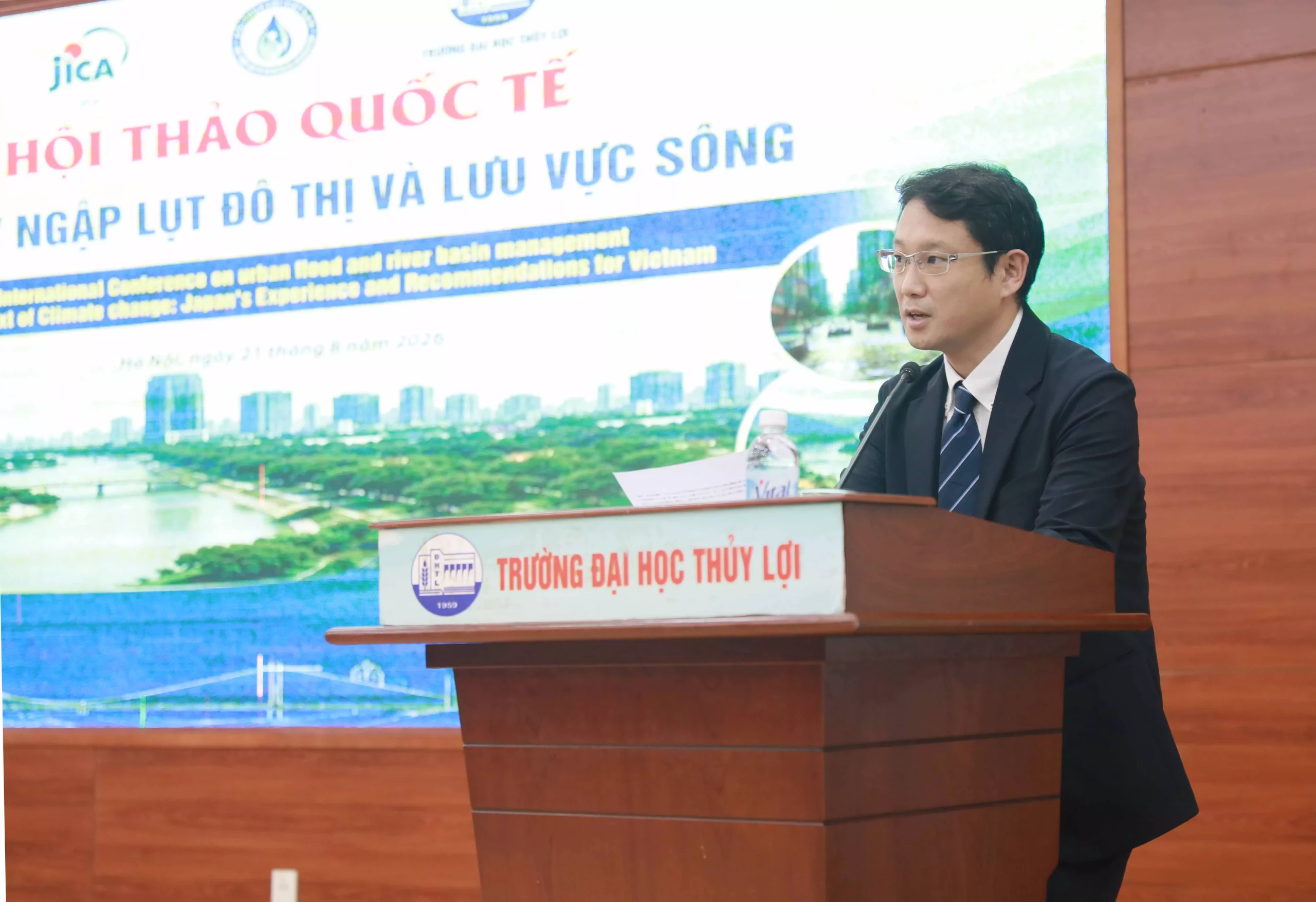 Hội thảo Quốc tế về Quản lý ngập lụt đô thị và lưu vực sông: Chung tay kiến tạo giải pháp thích ứng trong bối cảnh biến đổi khí hậu