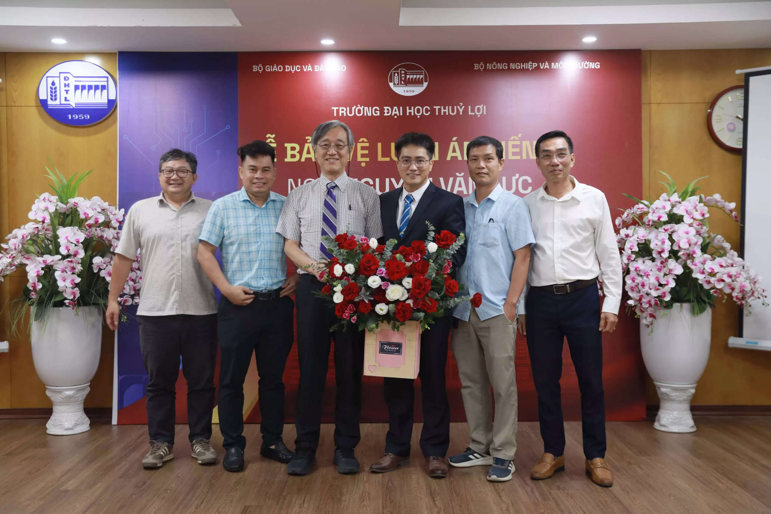 Nghiên cứu cơ chế diễn biến hình thái bờ biển răng cưa theo mùa tại bãi biển Mỹ Khê