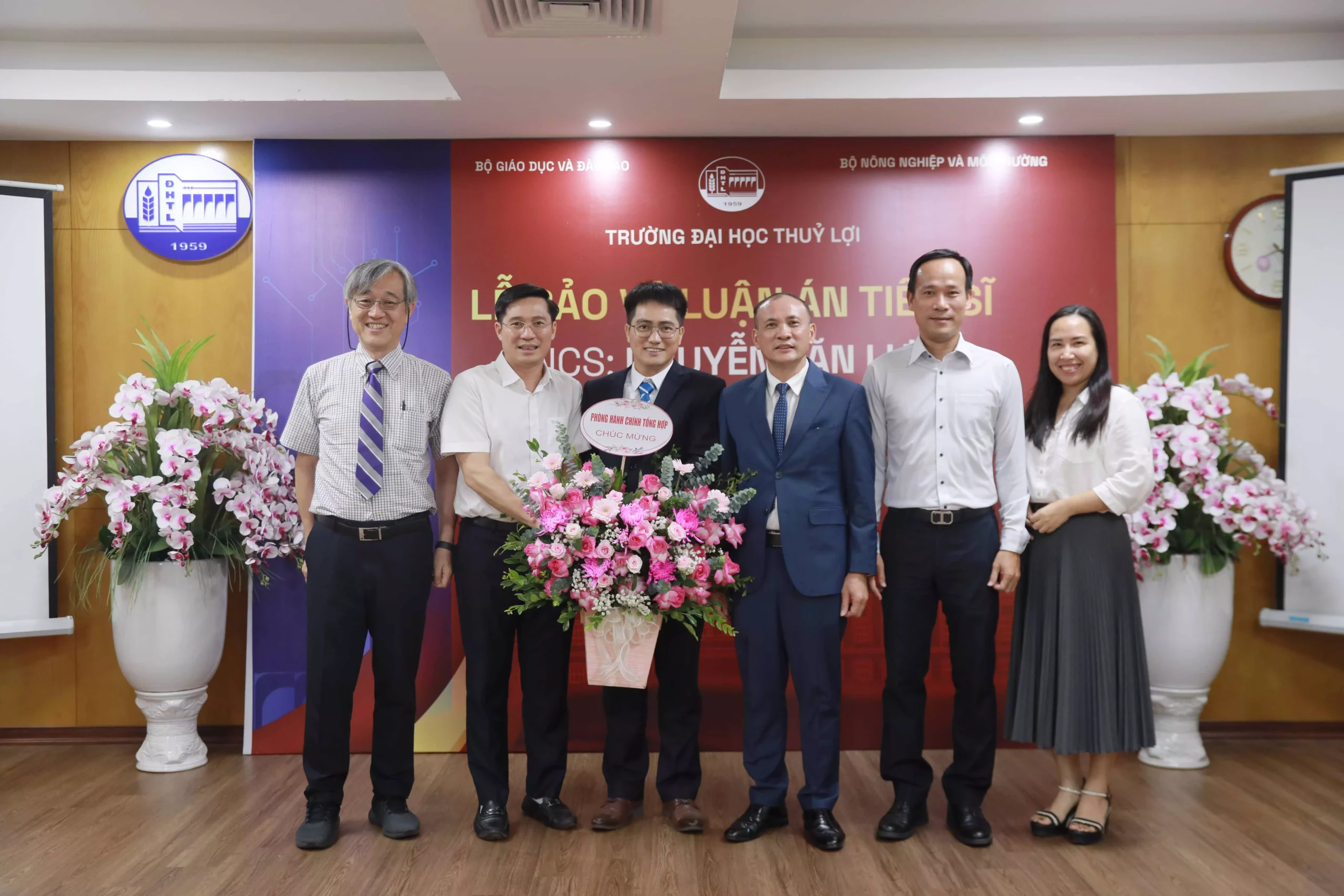 Nghiên cứu cơ chế diễn biến hình thái bờ biển răng cưa theo mùa tại bãi biển Mỹ Khê
