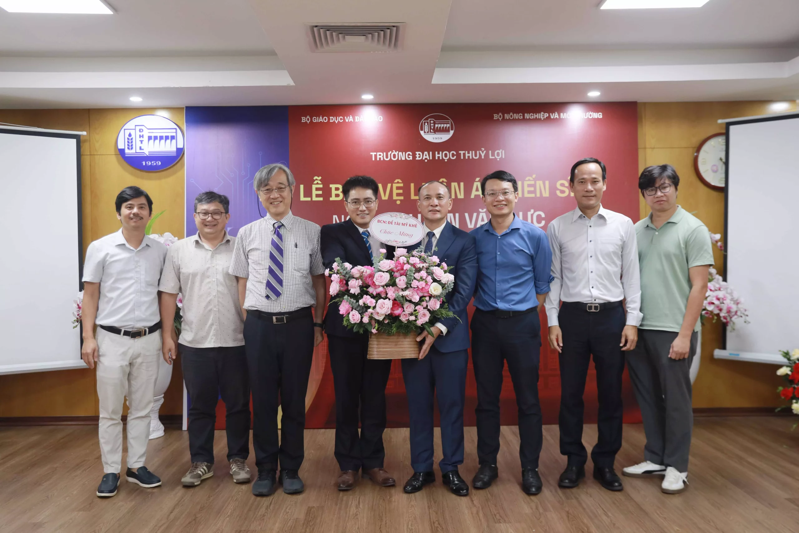 Nghiên cứu cơ chế diễn biến hình thái bờ biển răng cưa theo mùa tại bãi biển Mỹ Khê