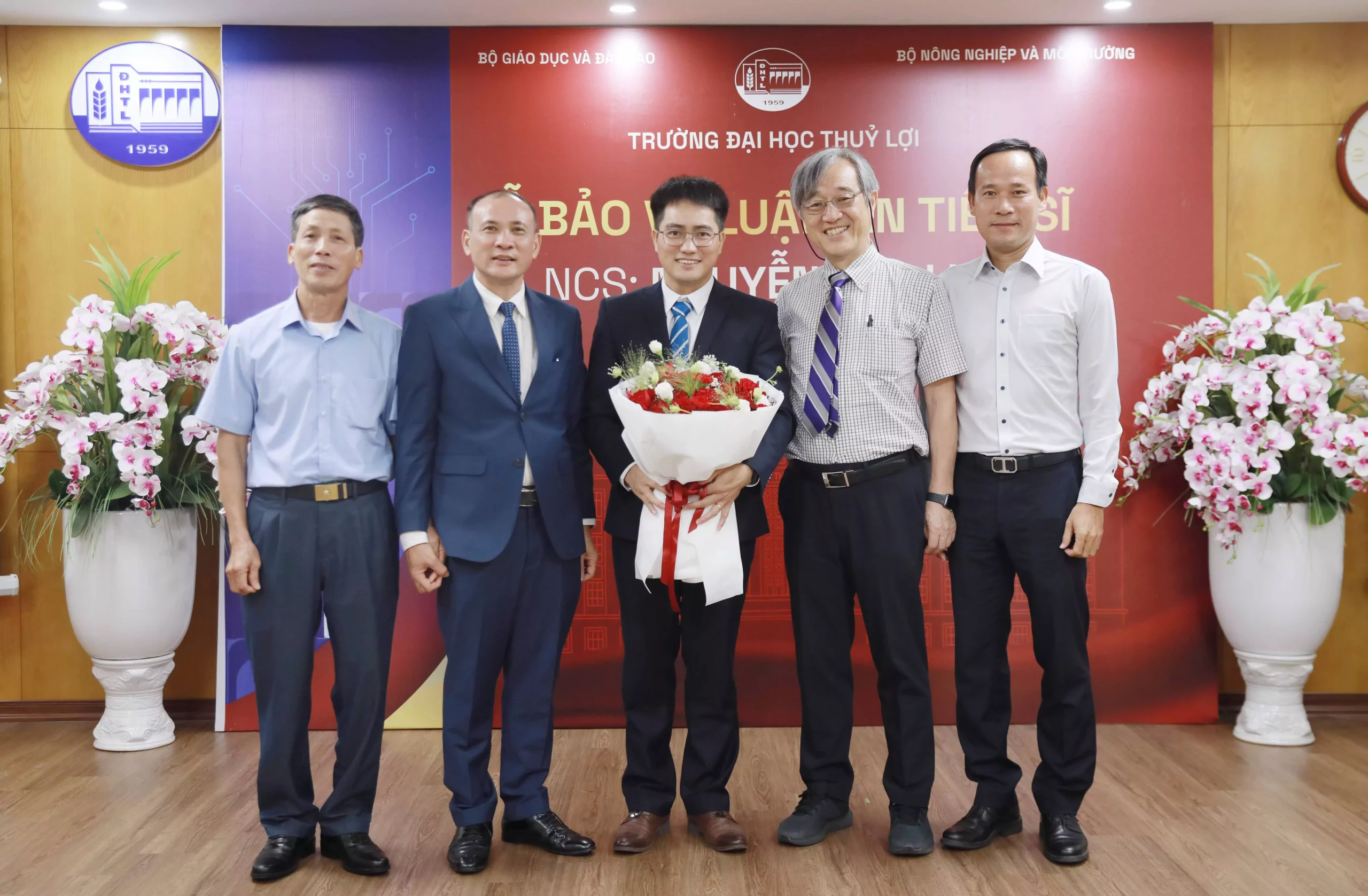 Nghiên cứu cơ chế diễn biến hình thái bờ biển răng cưa theo mùa tại bãi biển Mỹ Khê