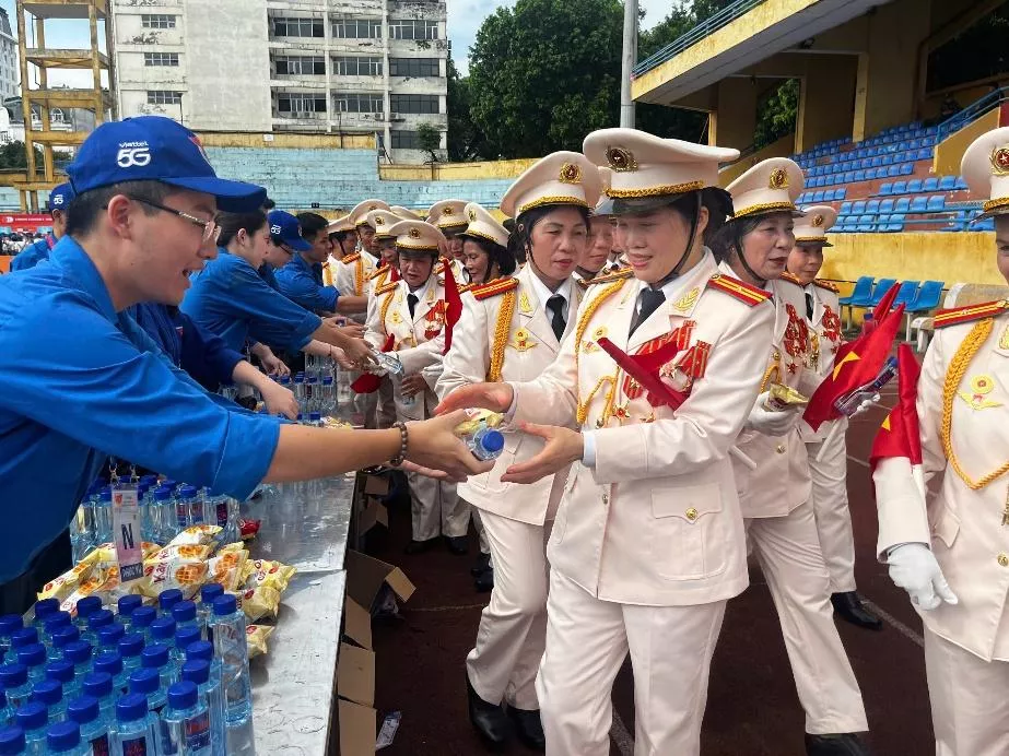 Chân dung nam sinh học giỏi, đa tài, nổi tiếng ở Trường Đại học Thủy lợi được kết nạp Đảng