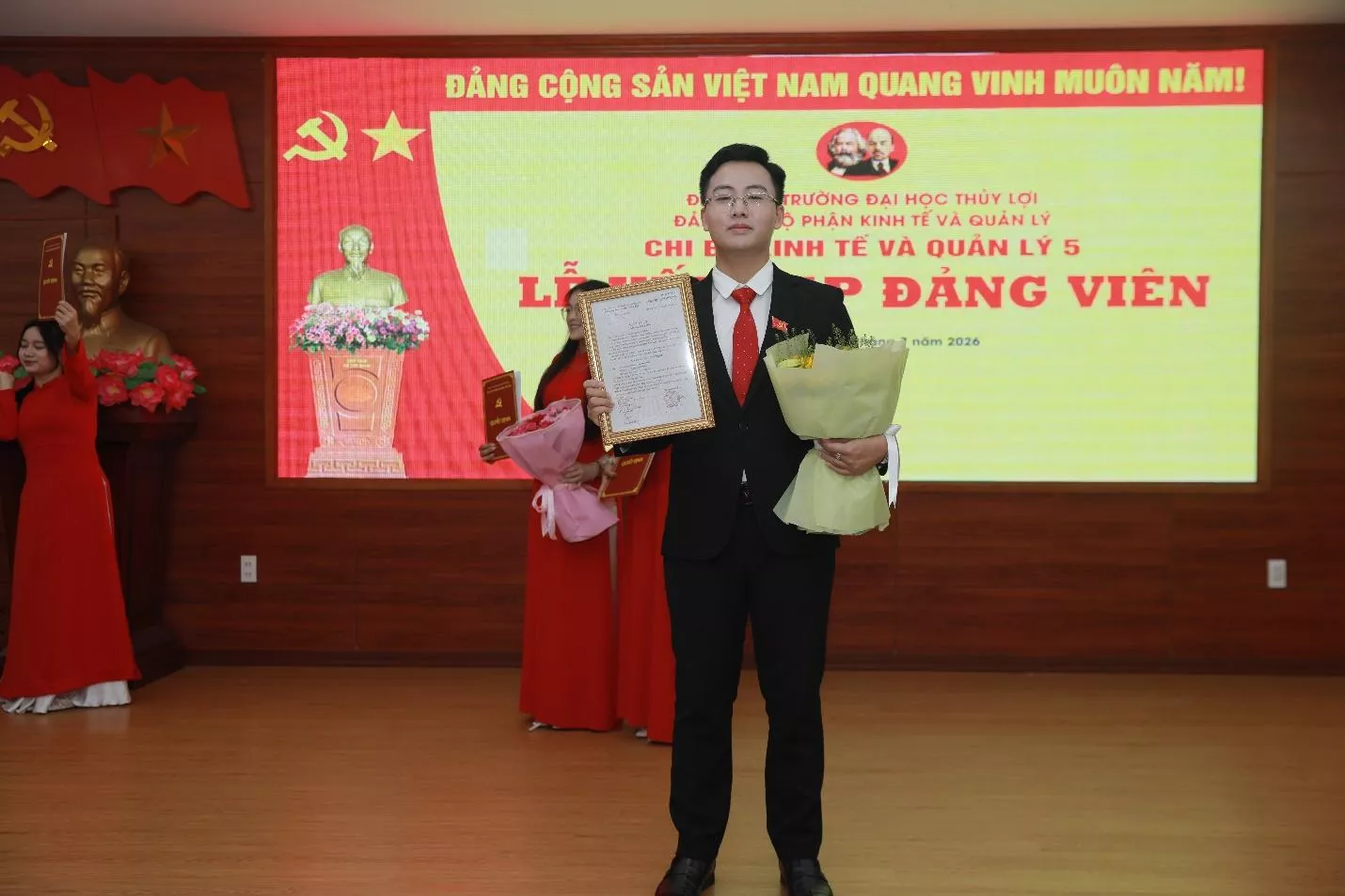 Chân dung nam sinh học giỏi, đa tài, nổi tiếng ở Trường Đại học Thủy lợi được kết nạp Đảng