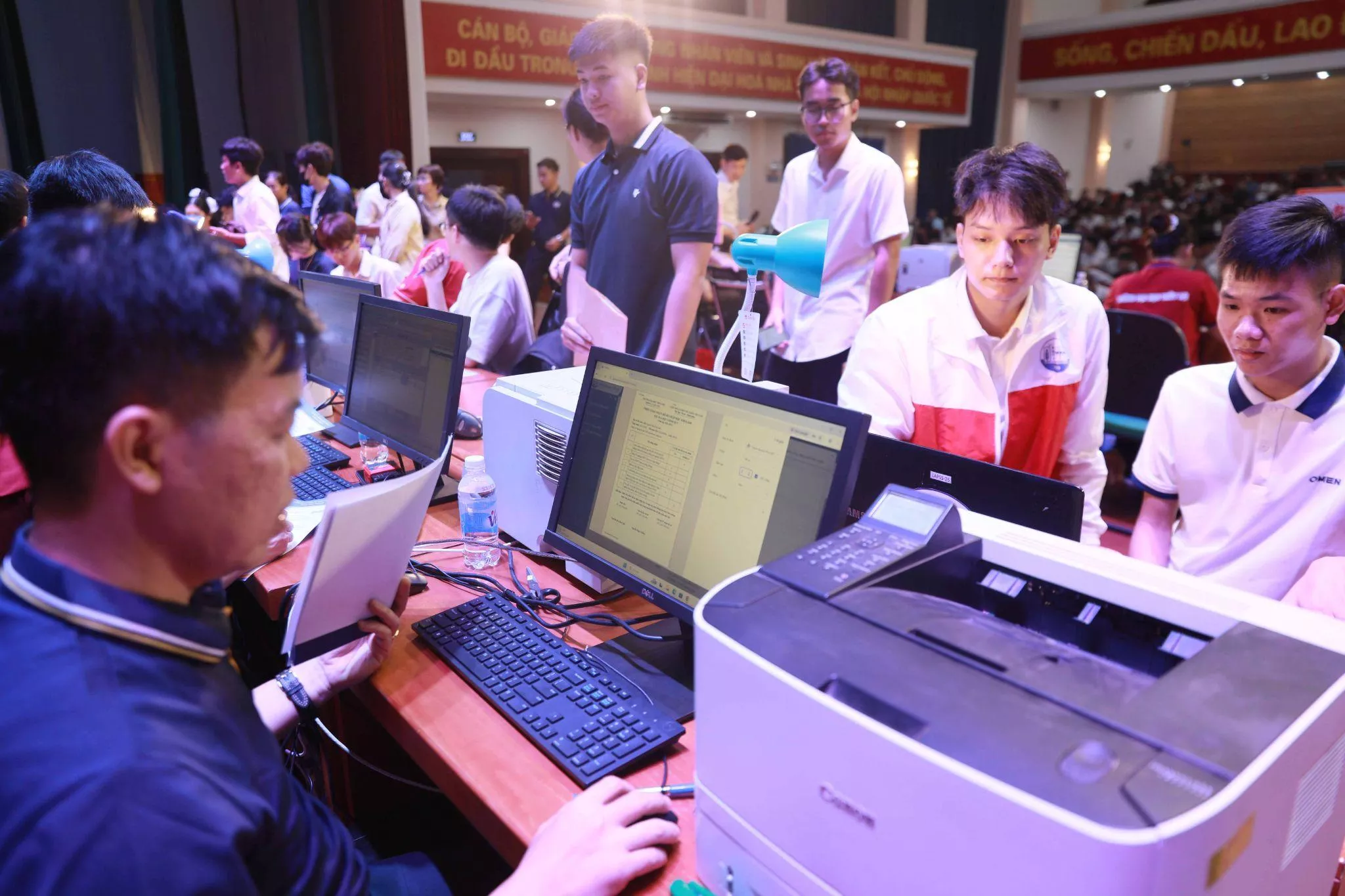 Rộn ràng ngày đầu đón tân sinh viên K68 nhập học tại Trường Đại học Thủy lợi