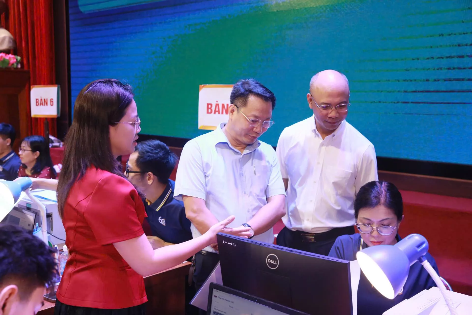 Rộn ràng ngày đầu đón tân sinh viên K68 nhập học tại Trường Đại học Thủy lợi