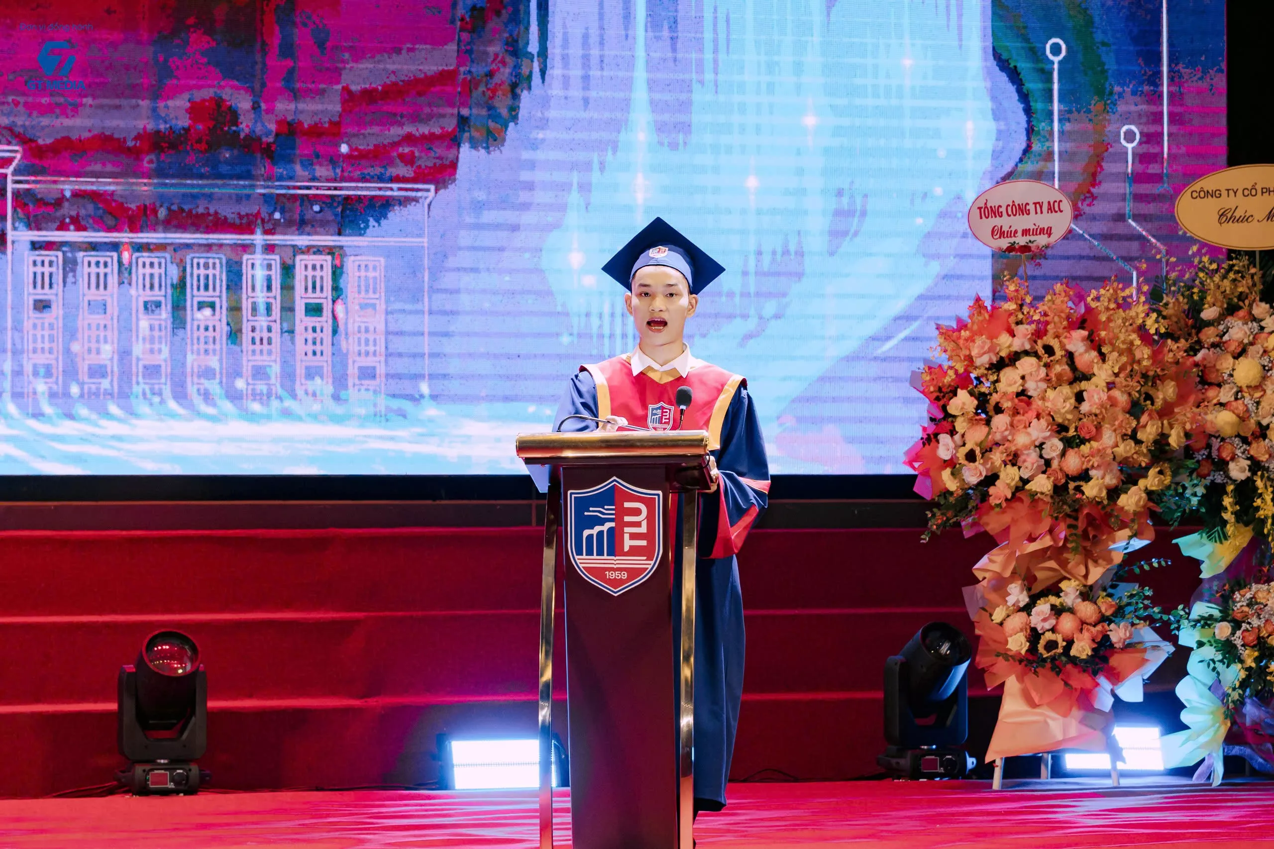 Trường Đại học Thủy lợi trao bằng tốt nghiệp cho hơn 2.700 tân khoa