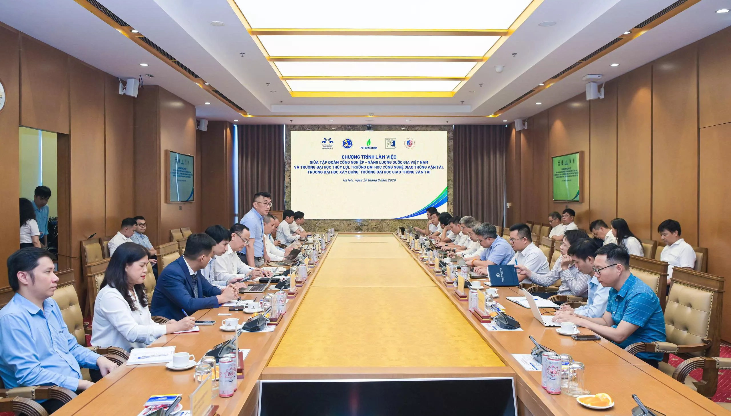 Trường Đại học Thủy lợi tham dự buổi làm việc với Petrovietnam