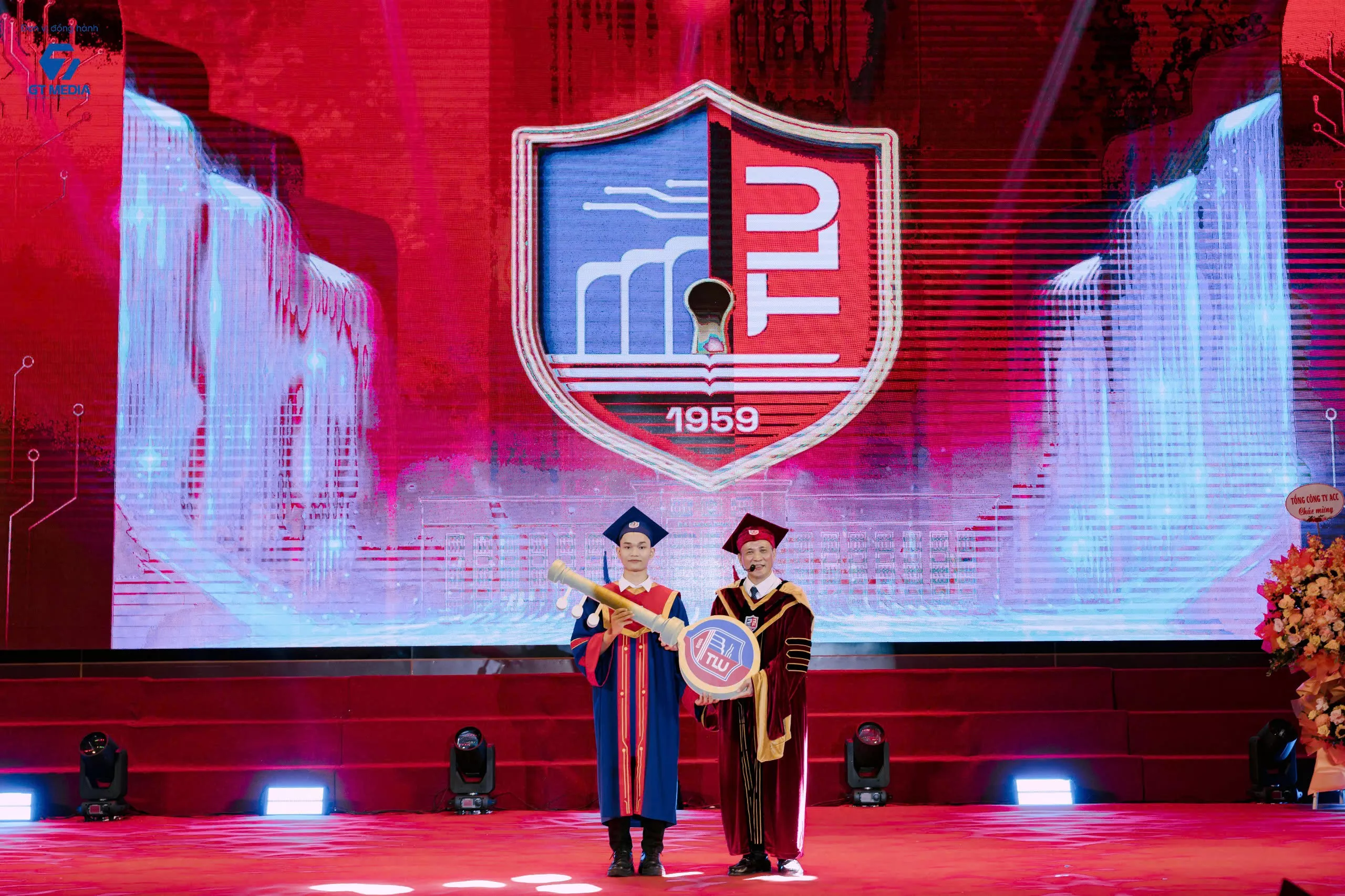 Trường Đại học Thủy lợi trao bằng tốt nghiệp cho hơn 2.700 tân khoa