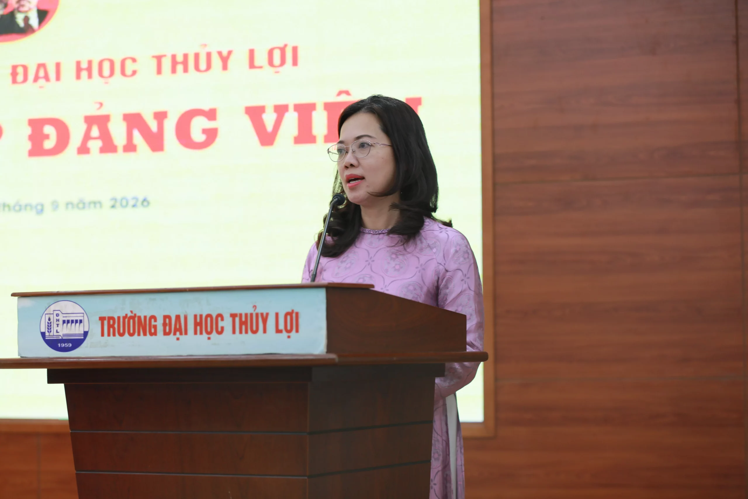 Trường Đại học Thủy lợi kết nạp 07 đảng viên trong ngày khai giảng năm học mới