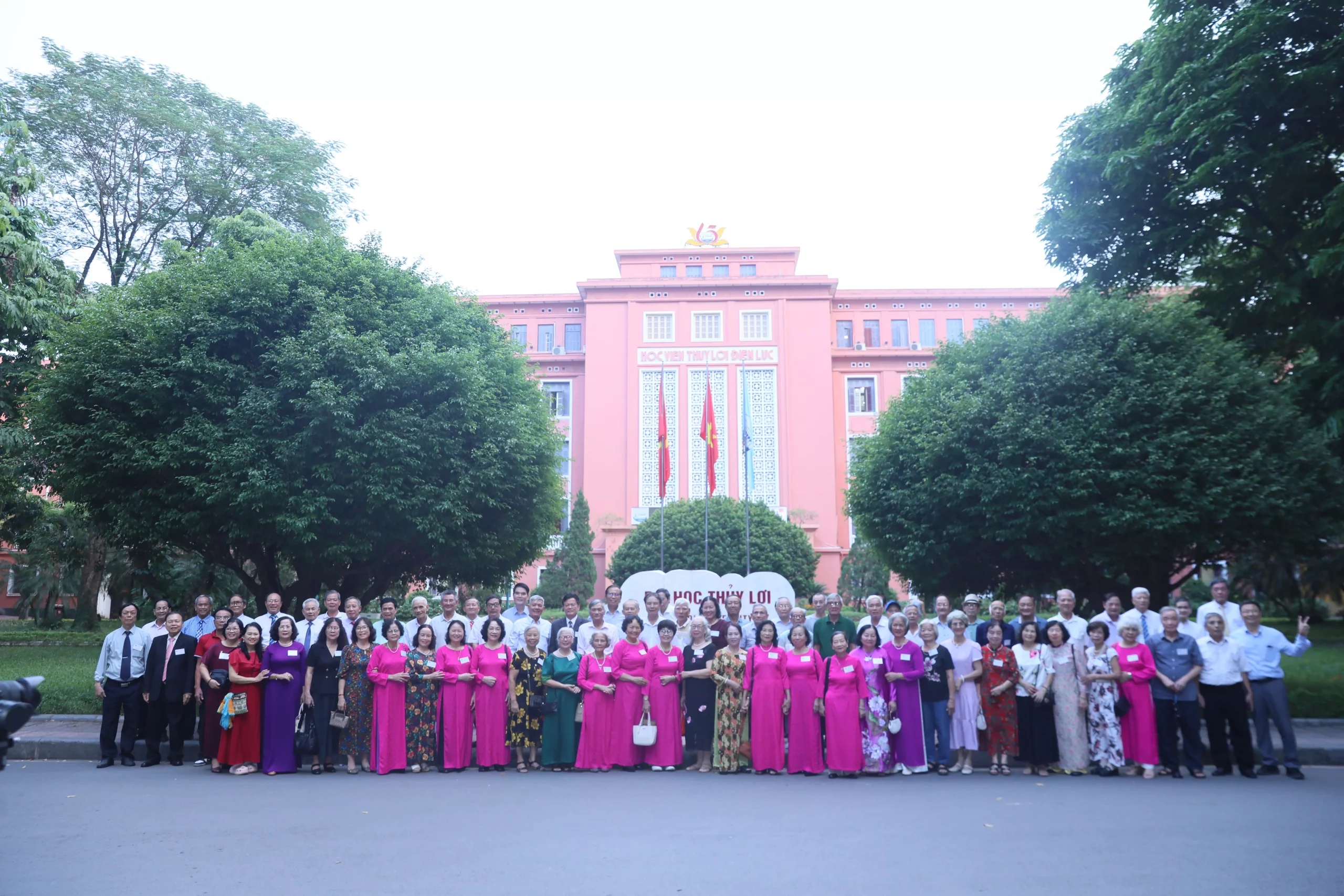 55 năm trở về – vẹn nguyên nghĩa tình của cựu sinh viên khóa 13 Trường Đại học Thủy lợi