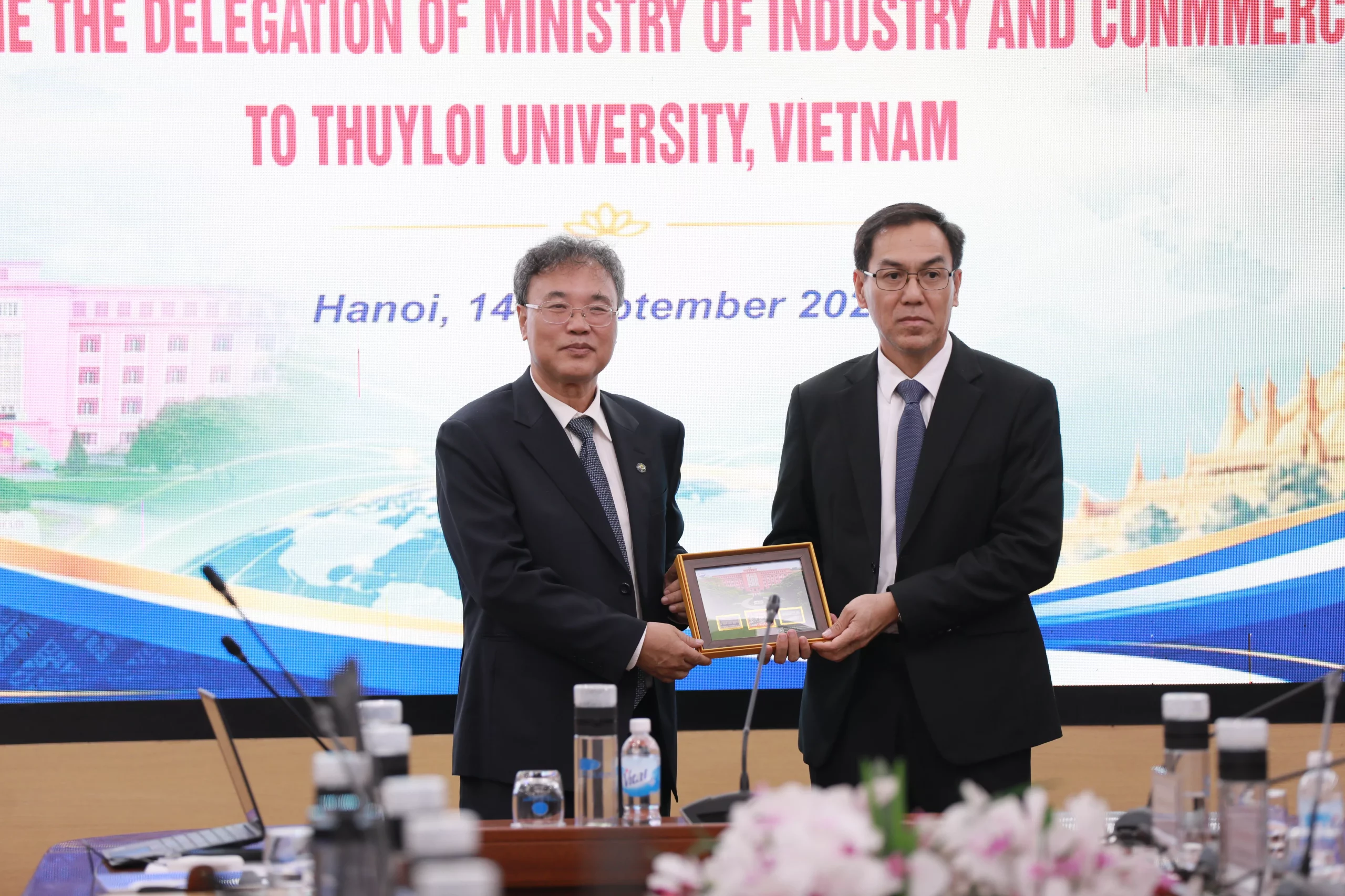 Trường Đại học Thủy lợi thúc đẩy hợp tác đào tạo và trao đổi khoa học công nghệ với đoàn Bộ Công thương CHDCND Lào