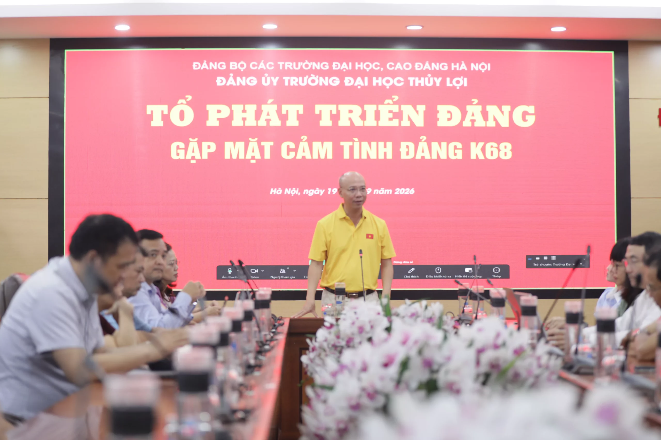 Trường Đại học Thủy lợi gặp mặt tân sinh viên K68 đã hoàn thành lớp bồi dưỡng nhận thức về Đảng