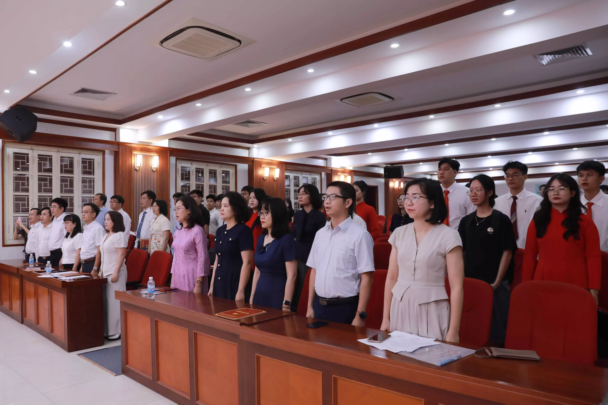 Trường Đại học Thủy lợi kết nạp 07 đảng viên trong ngày khai giảng năm học mới