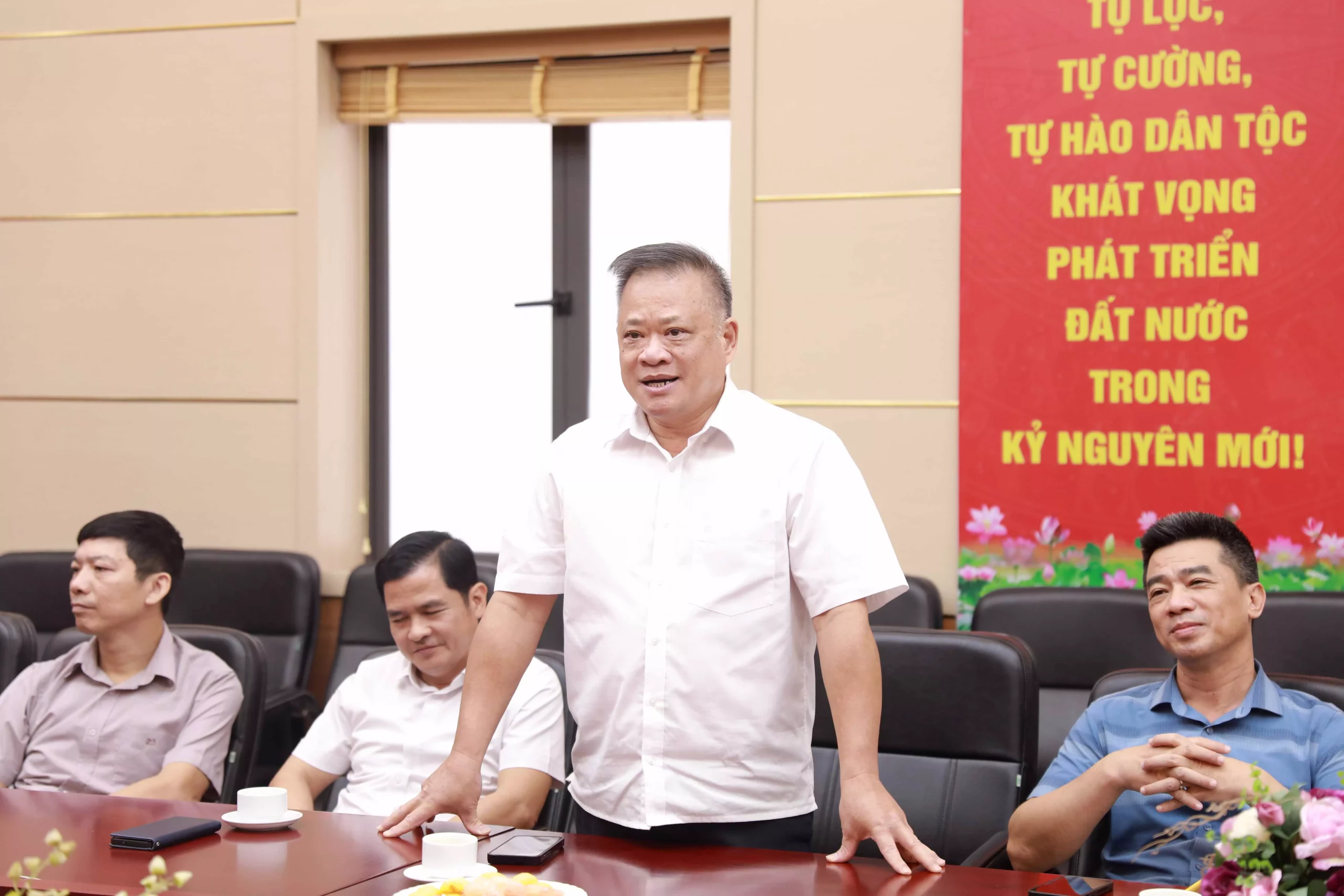 Trường Đại học Thủy lợi chúc mừng PGS.TS Đặng Hoàng Thanh – Cựu sinh viên K32 khoa Kỹ thuật tài nguyên nước giữ chức vụ Phó Giám đốc Viện Khoa học Thủy lợi Việt Nam