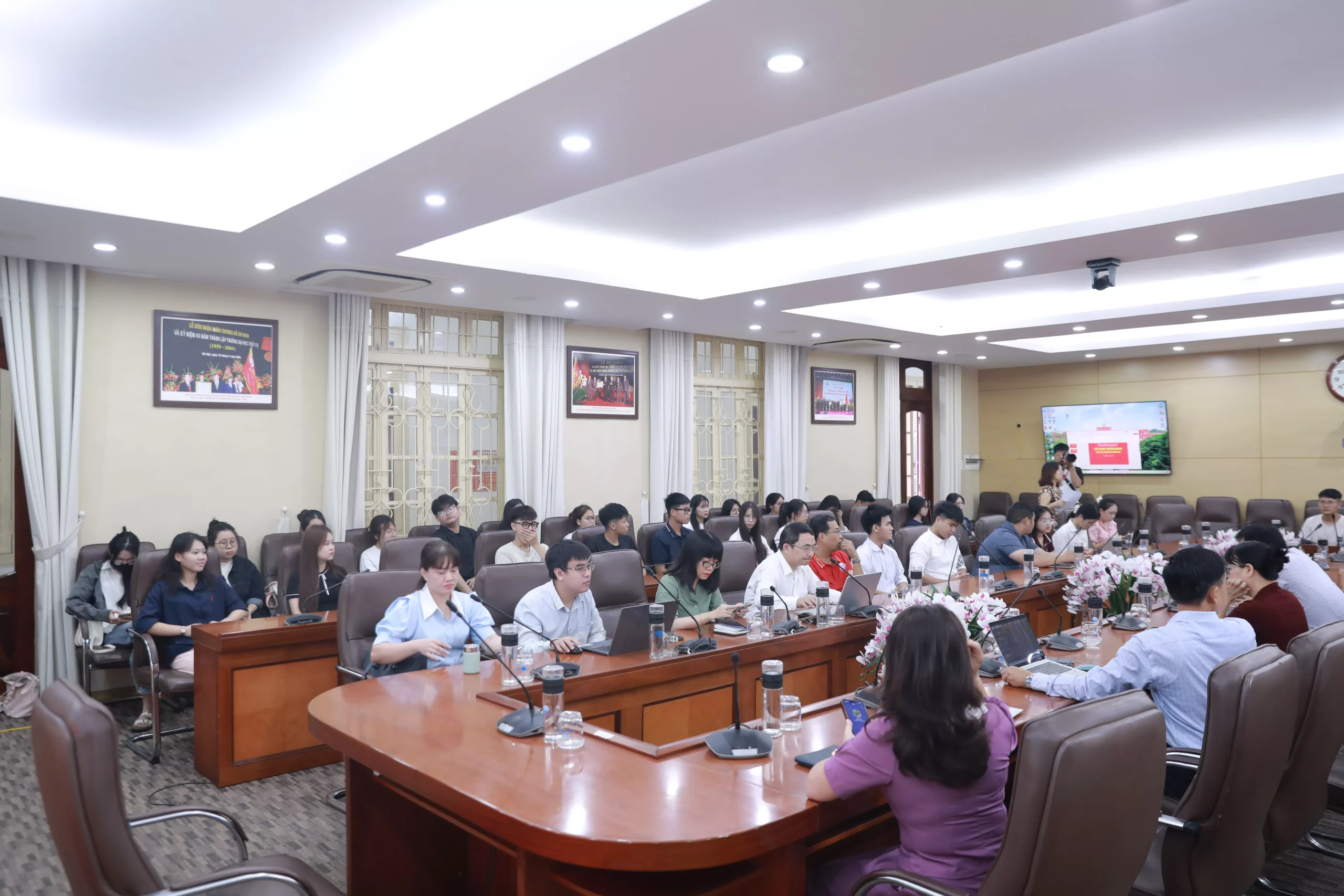 Đồng hành cùng hơn 100 đảng viên dự bị K68 trong năm học đầu tiên