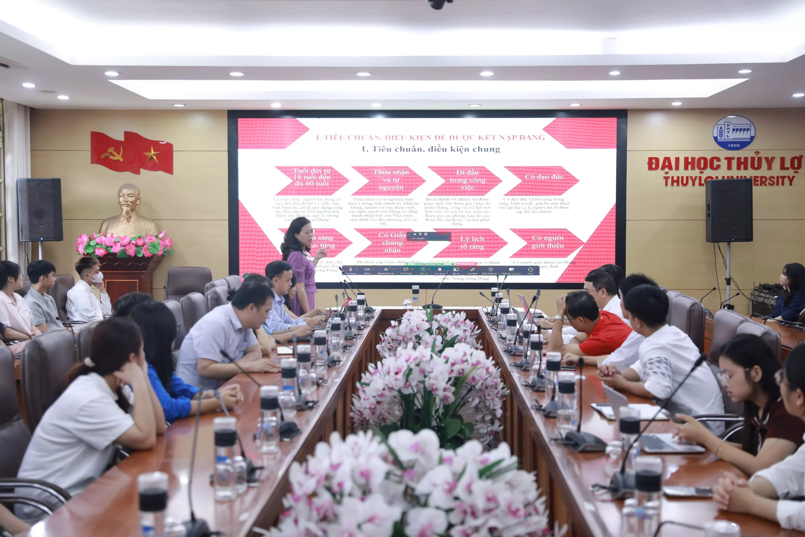 Trường Đại học Thủy lợi gặp mặt tân sinh viên K68 đã hoàn thành lớp bồi dưỡng nhận thức về Đảng