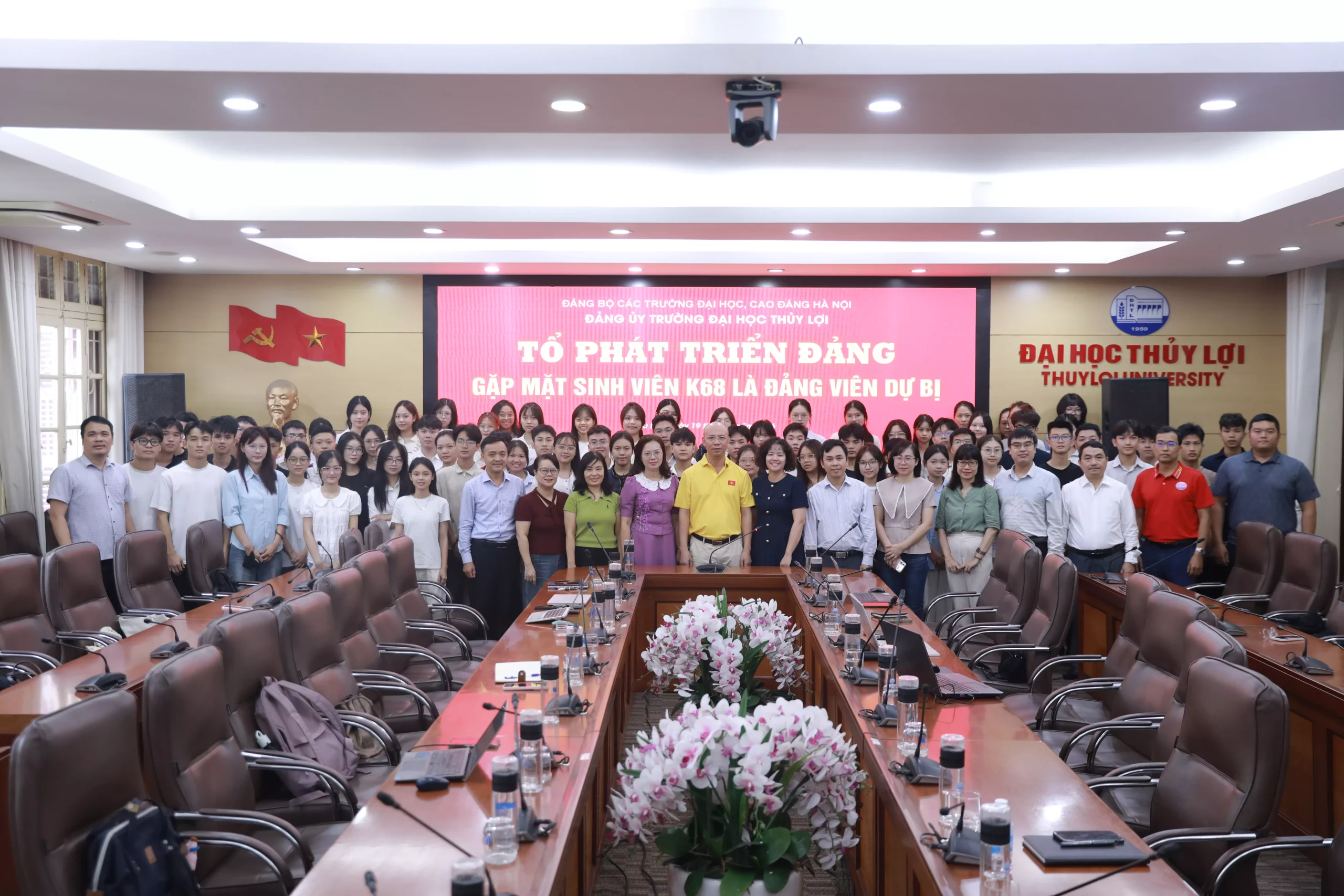 Đồng hành cùng hơn 100 đảng viên dự bị K68 trong năm học đầu tiên