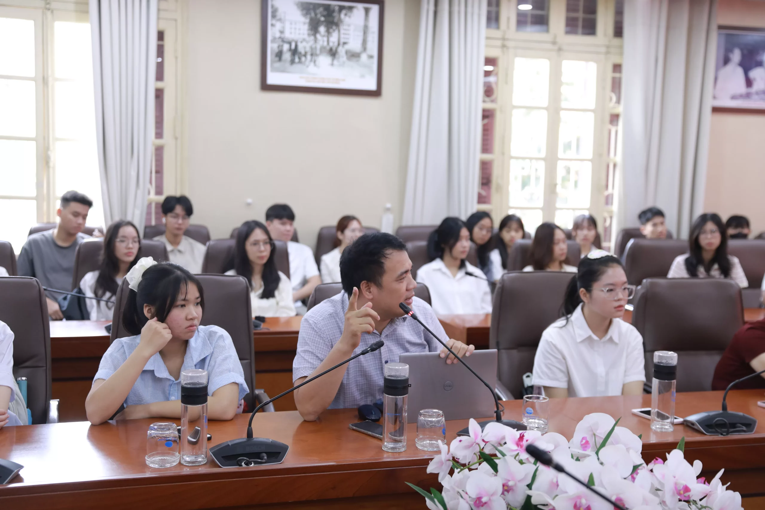 Đồng hành cùng hơn 100 đảng viên dự bị K68 trong năm học đầu tiên
