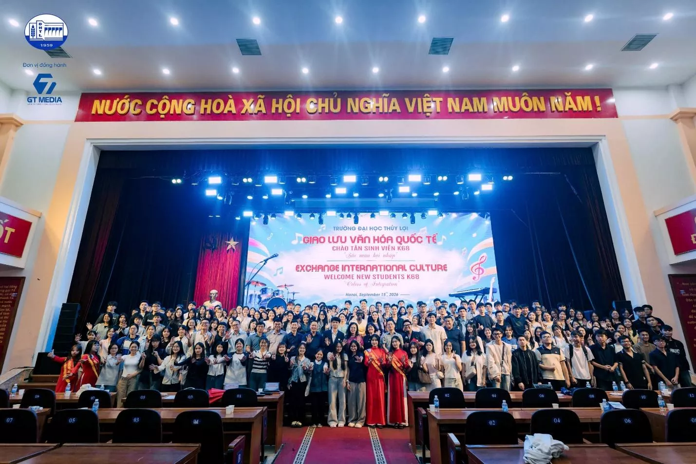 Lan tỏa sắc màu văn hóa quốc tế trong đêm Chào tân sinh viên K68
